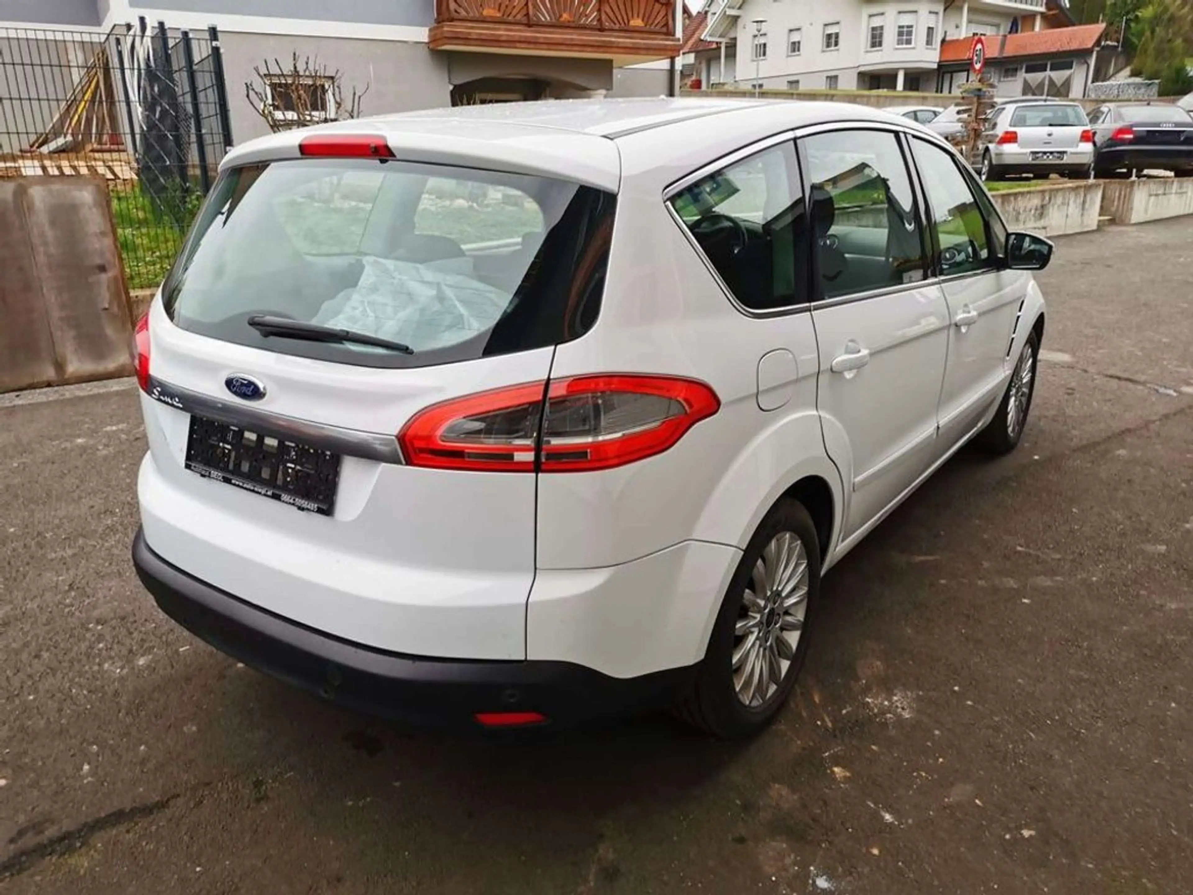 Ford S-Max Titanium — photo 11