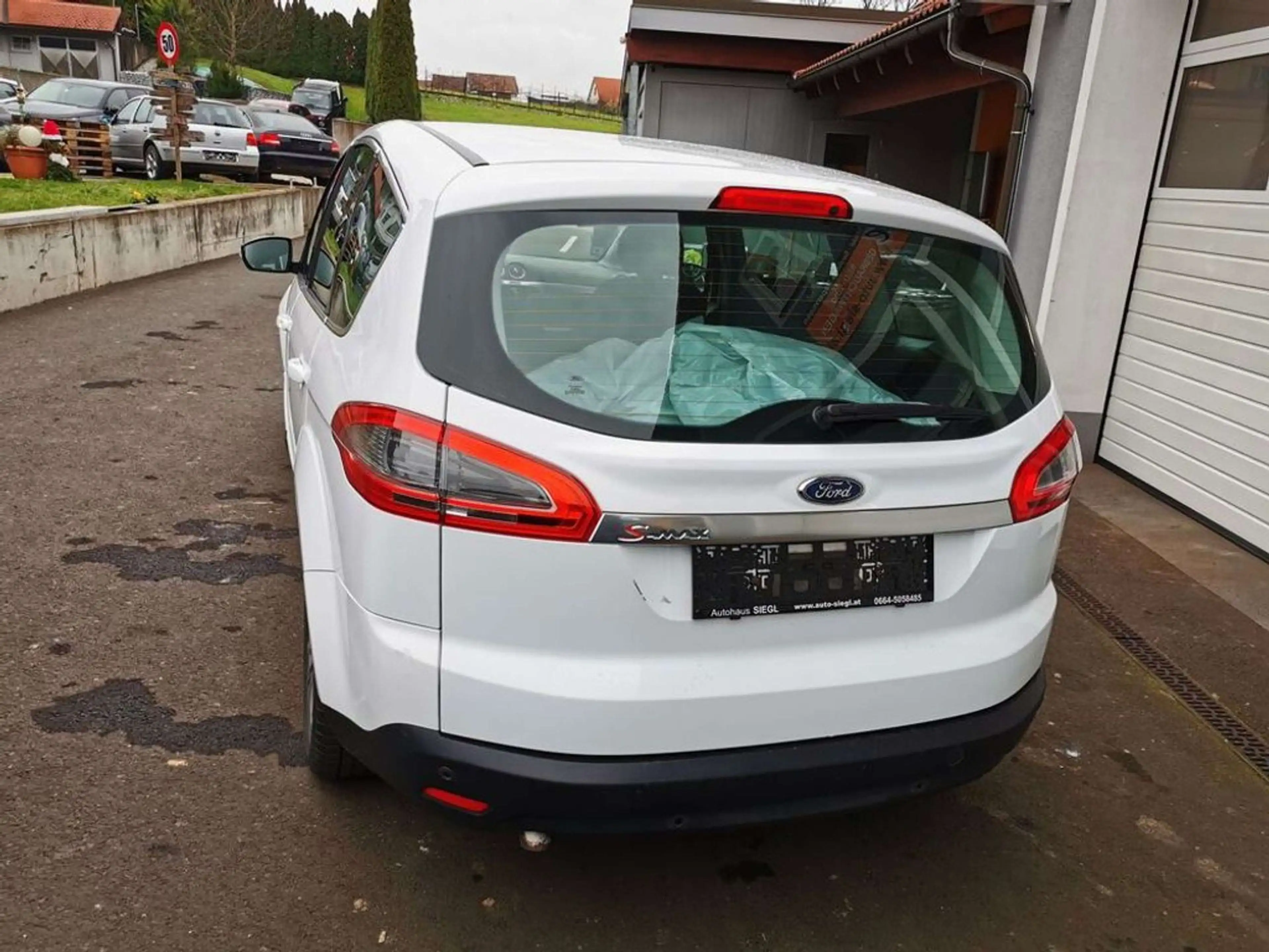 Ford S-Max Titanium — photo 12