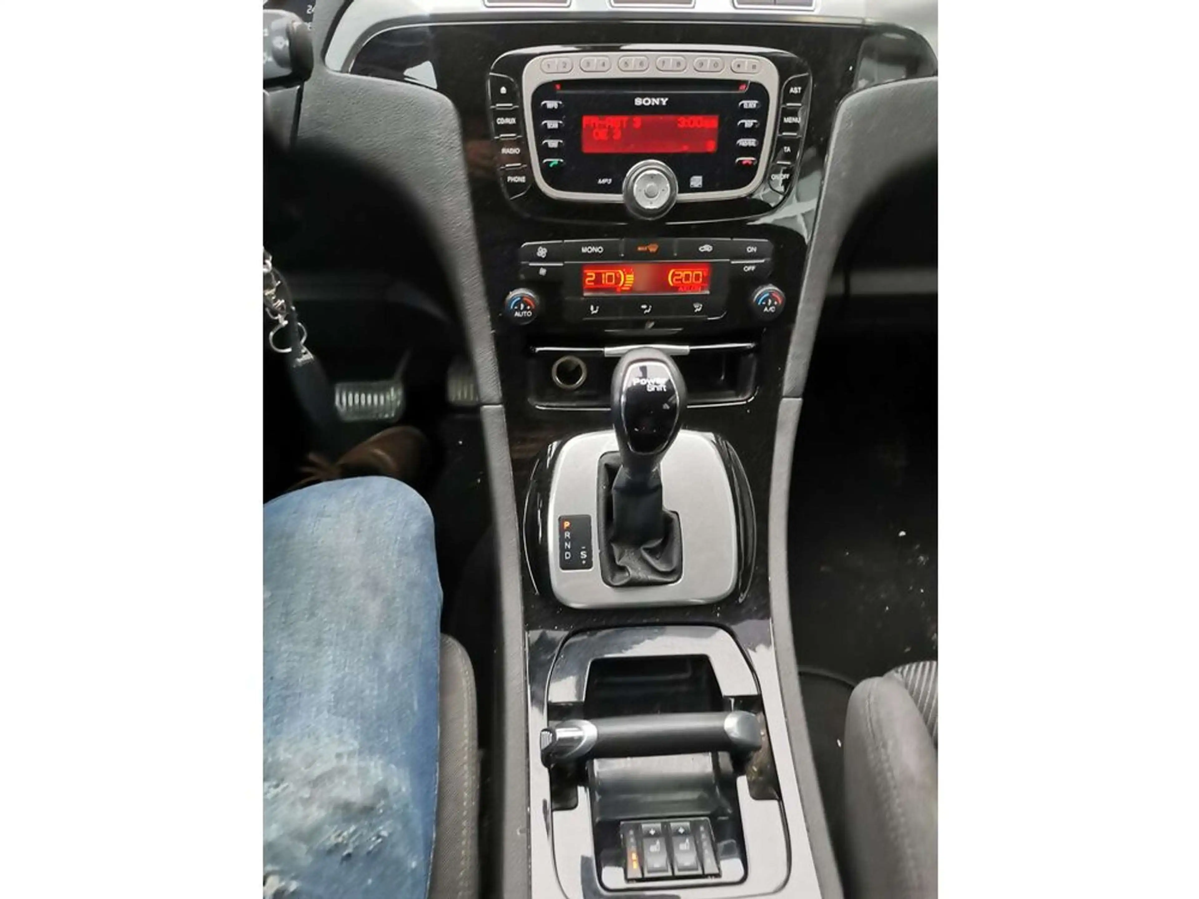 Ford S-Max Titanium — photo 13