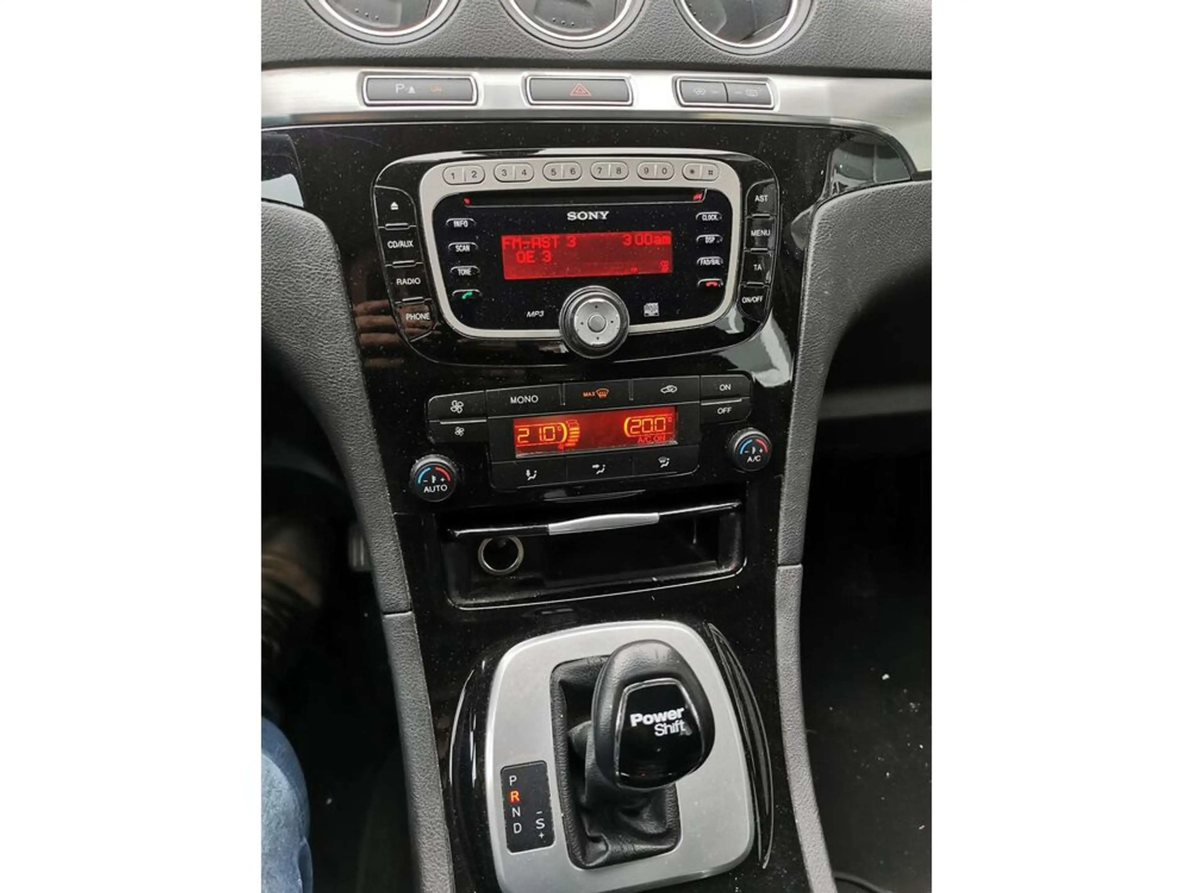 Ford S-Max Titanium — photo 15
