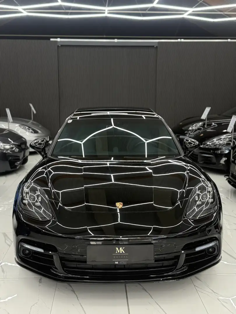 Porsche Panamera 4 E-Hybrid Schwarz - 2