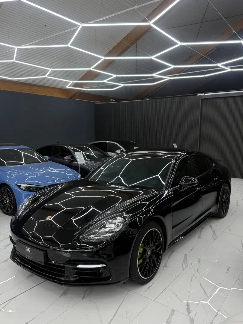 Porsche Panamera 4 E-Hybrid Schwarz - 1