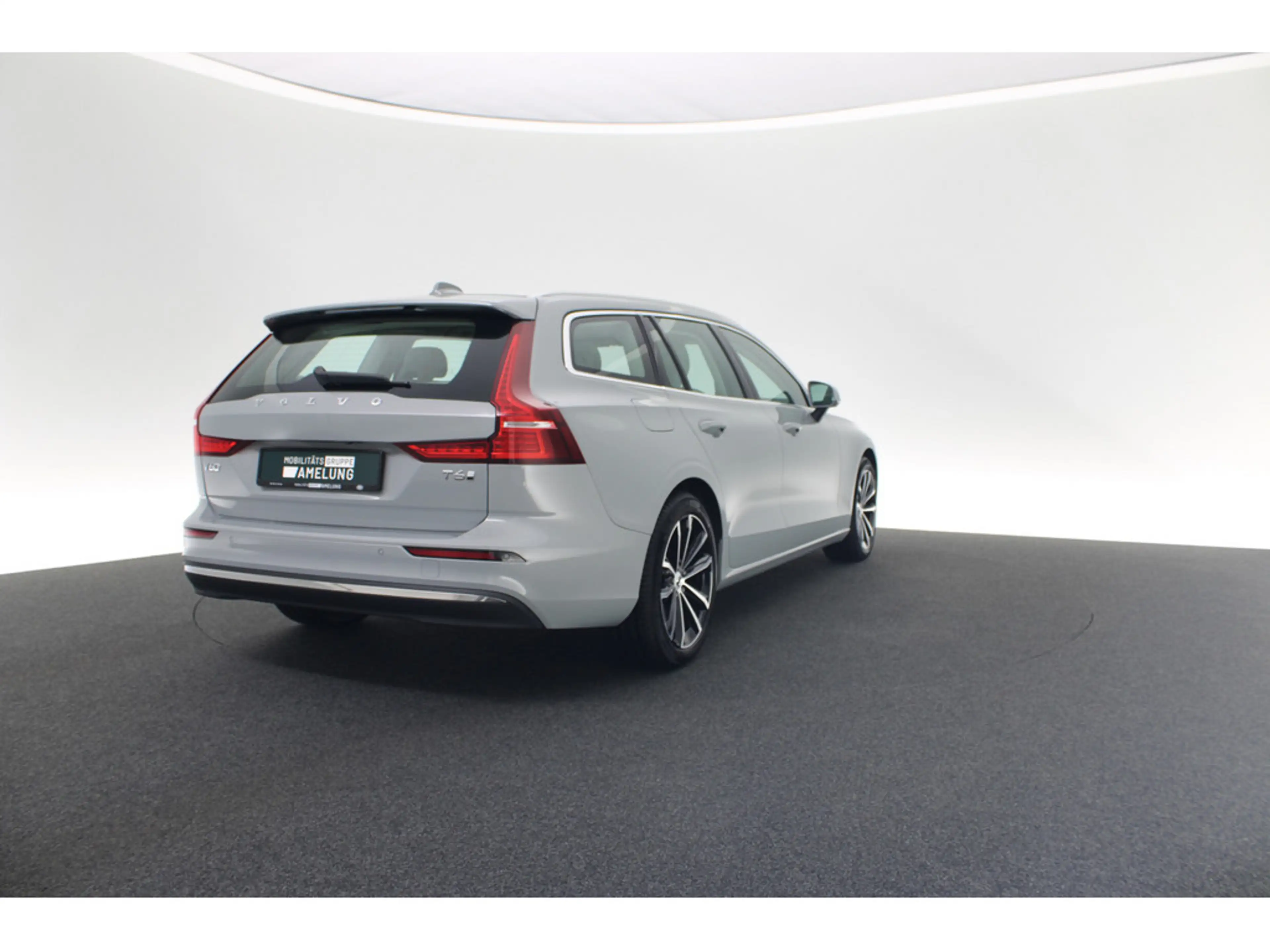 Volvo V60 T6 Core AWD aus 1.Hand KAMERA STANDHZ LED — photo 7
