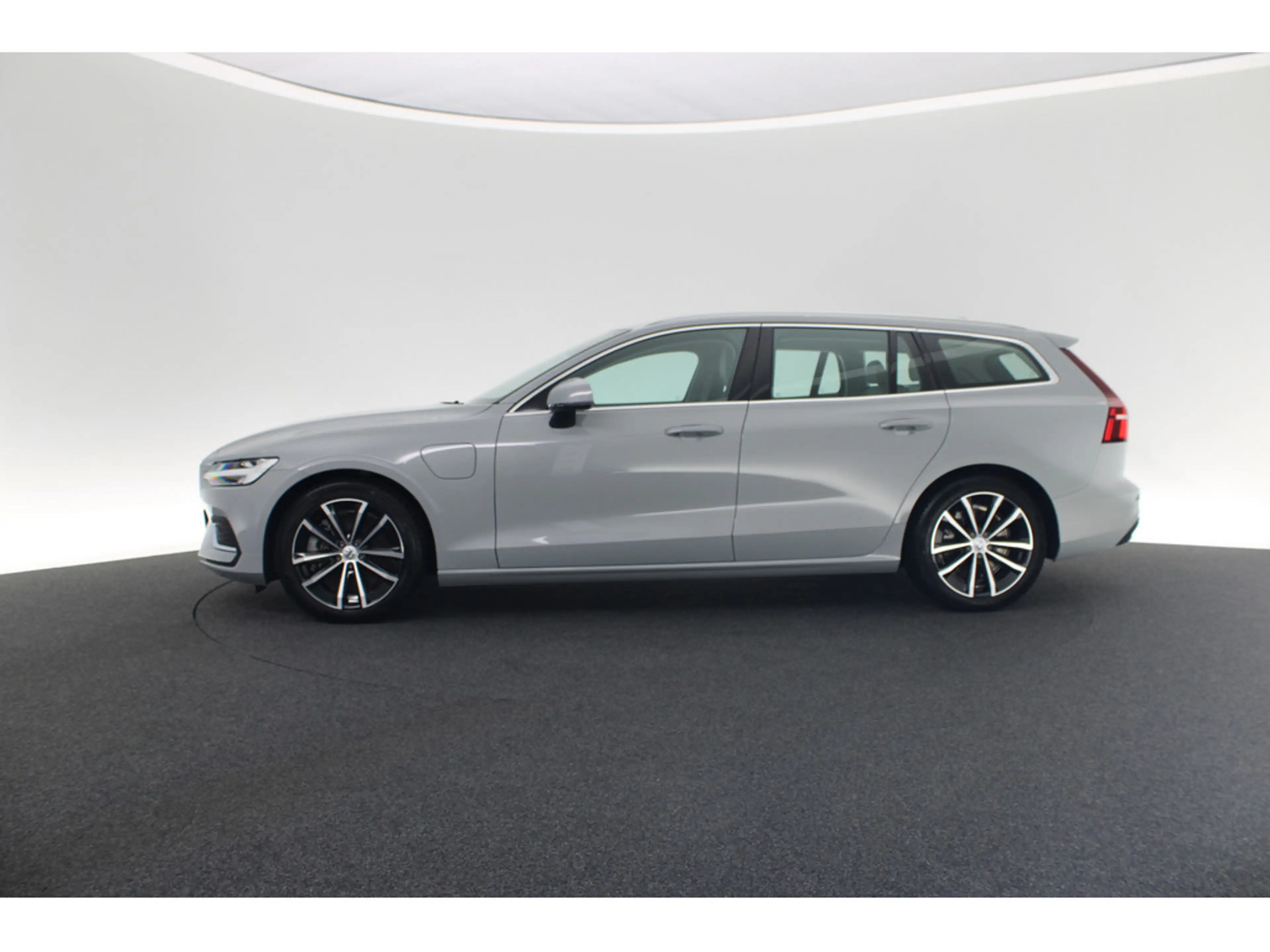 Volvo V60 T6 Core AWD aus 1.Hand KAMERA STANDHZ LED — photo 2