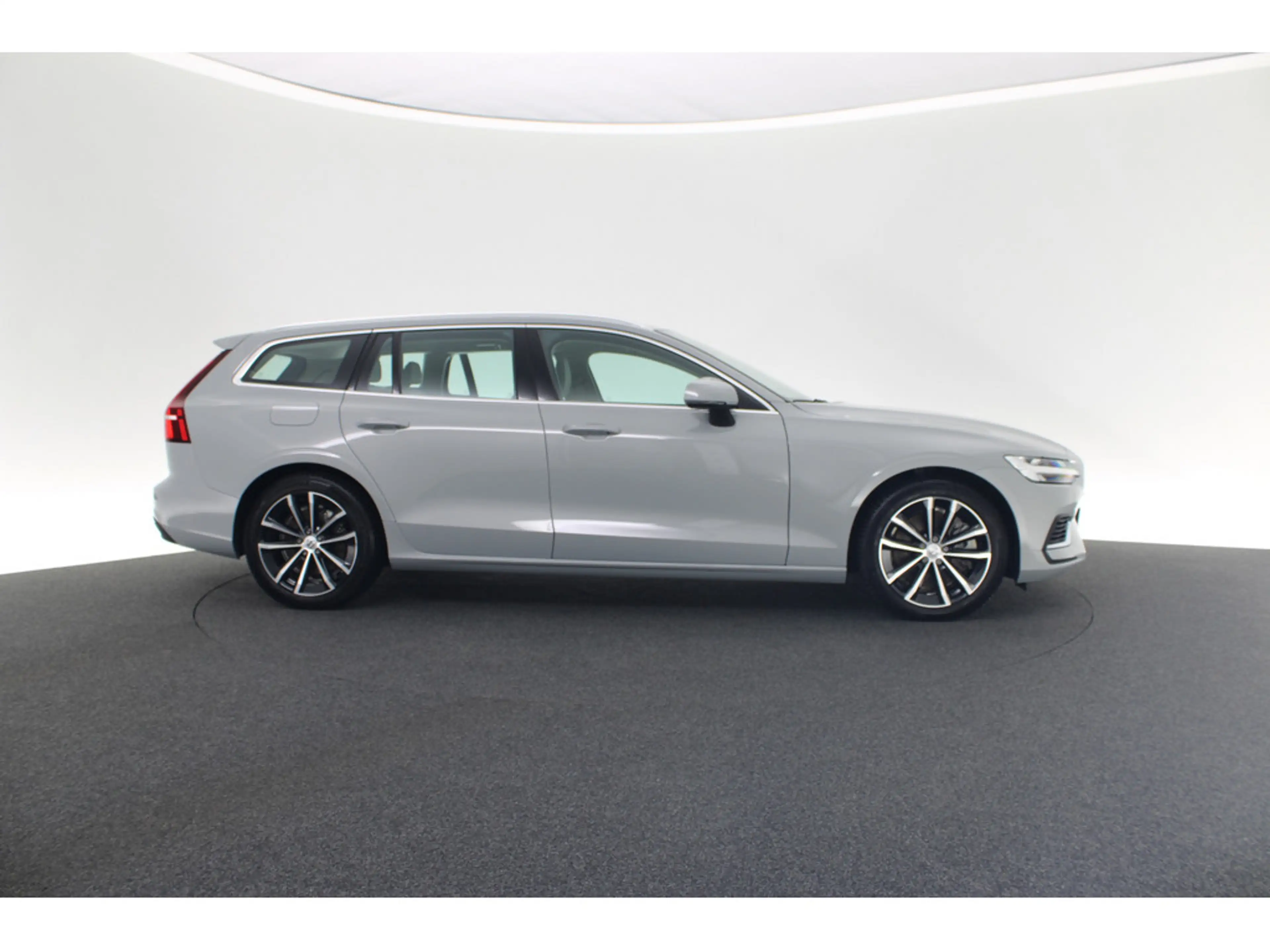 Volvo V60 T6 Core AWD aus 1.Hand KAMERA STANDHZ LED — photo 8