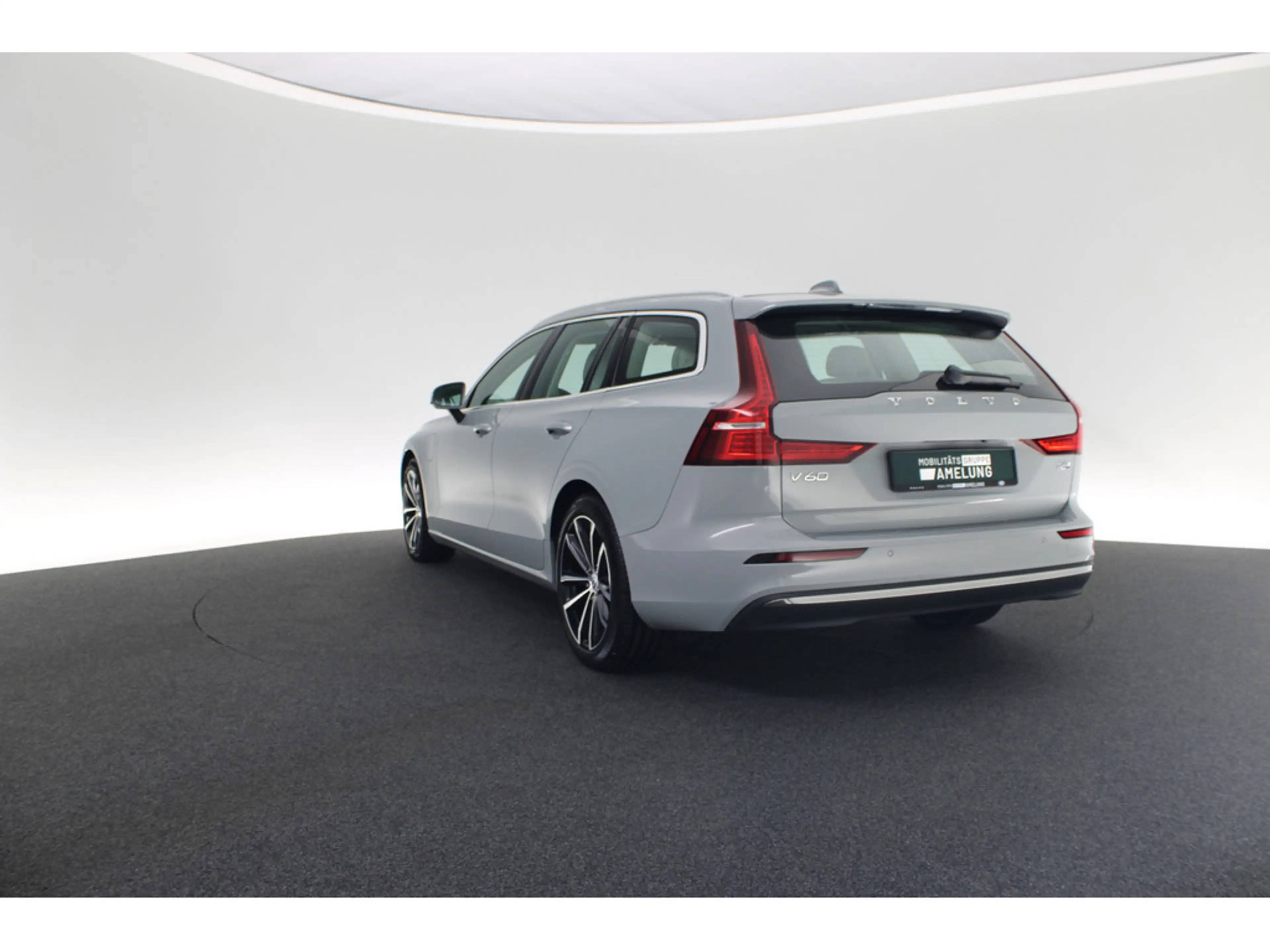 Volvo V60 T6 Core AWD aus 1.Hand KAMERA STANDHZ LED — photo 3