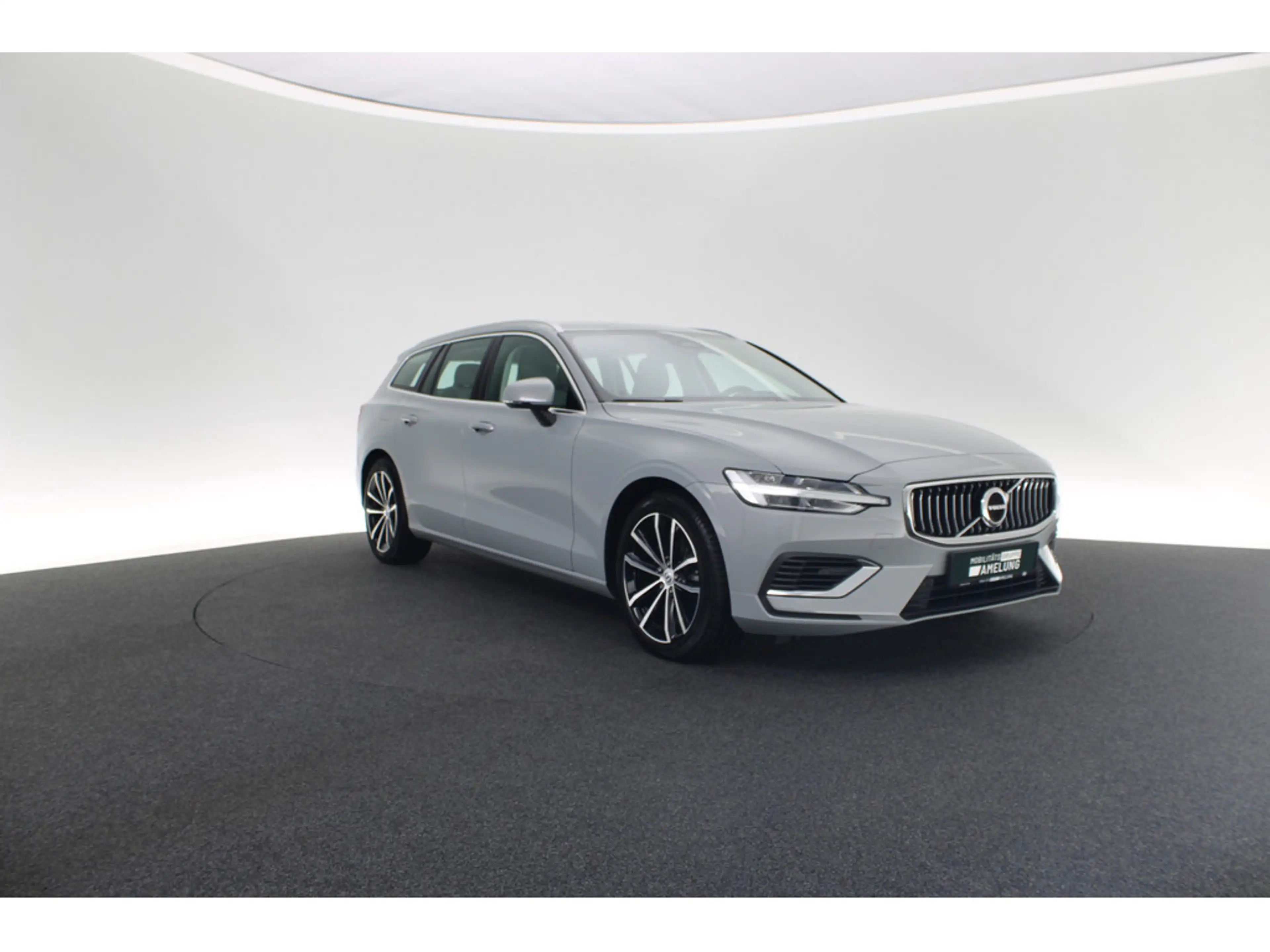 Volvo V60 T6 Core AWD aus 1.Hand KAMERA STANDHZ LED — photo 9