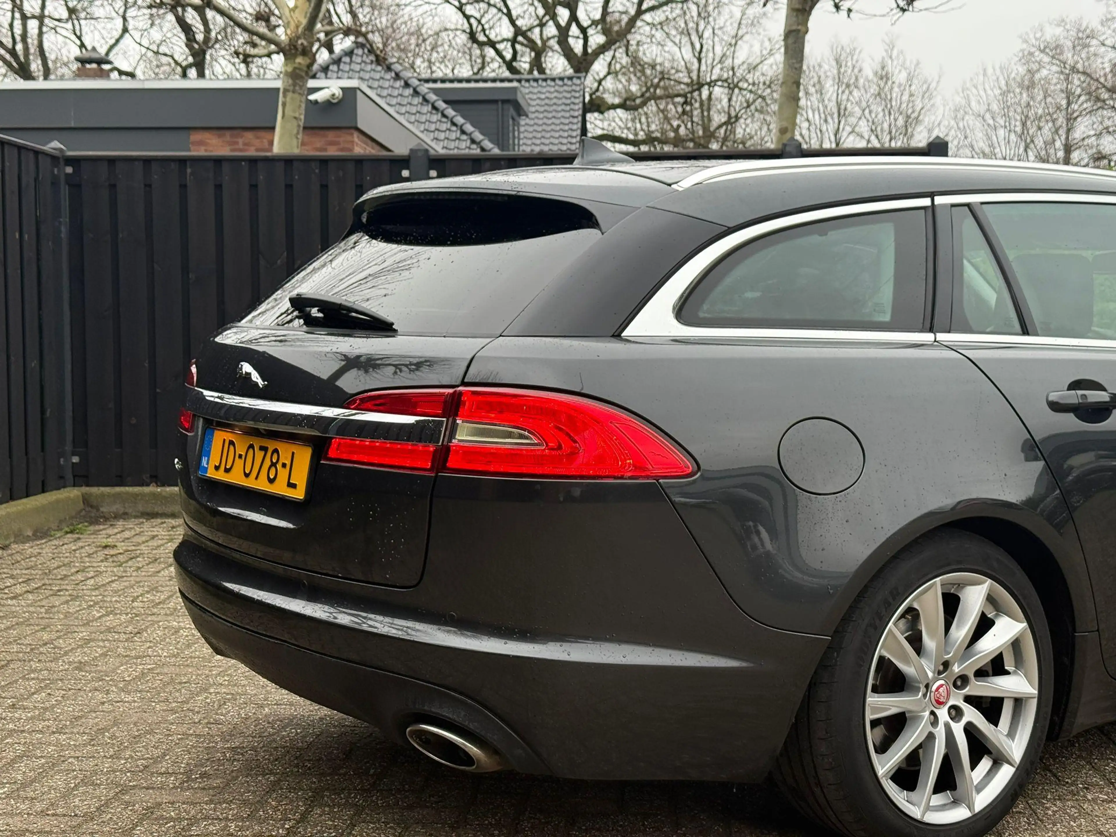 Jaguar XF Sportbrake 2.2D — photo 7