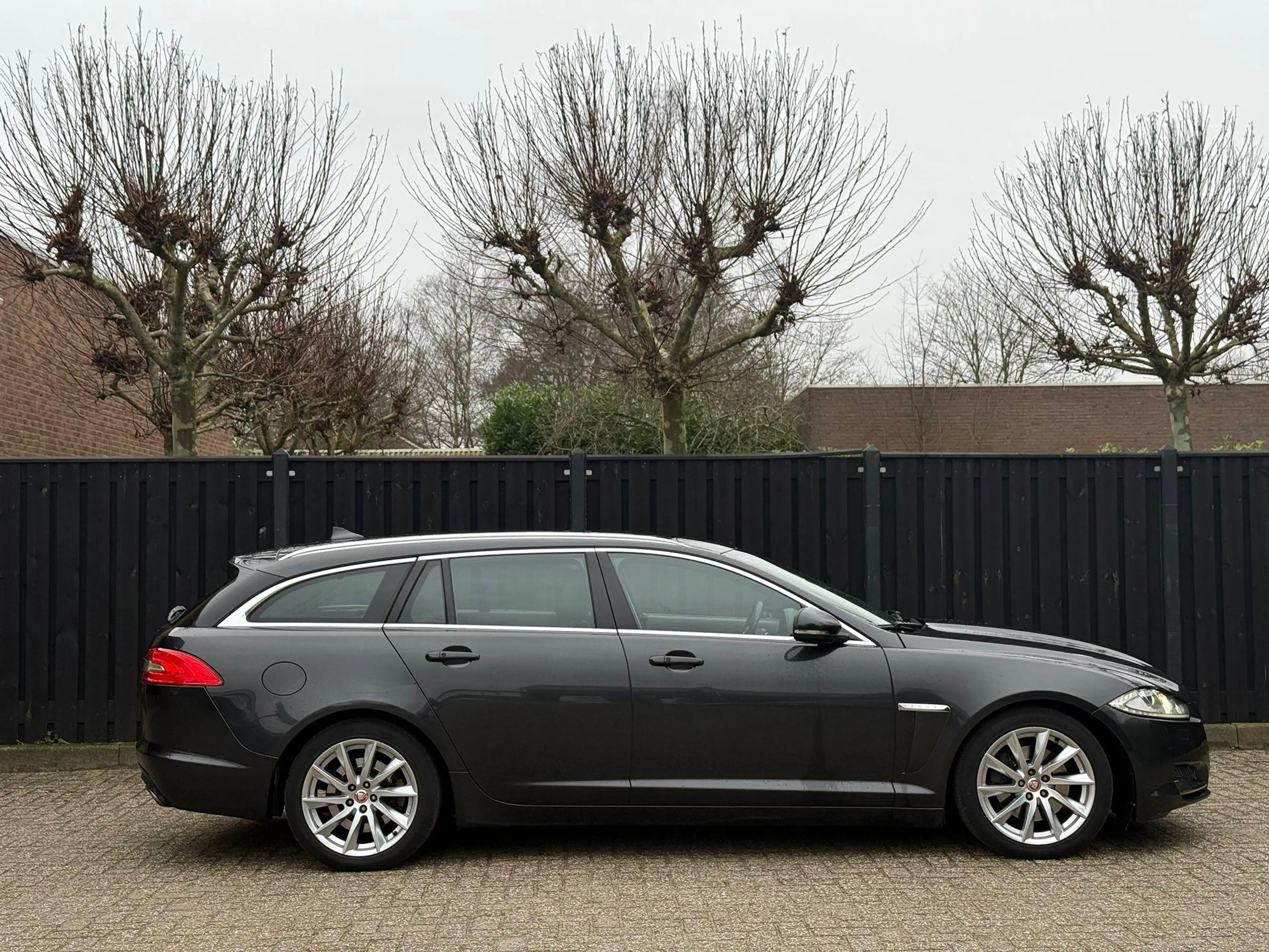 Jaguar XF Sportbrake 2.2D — photo 4