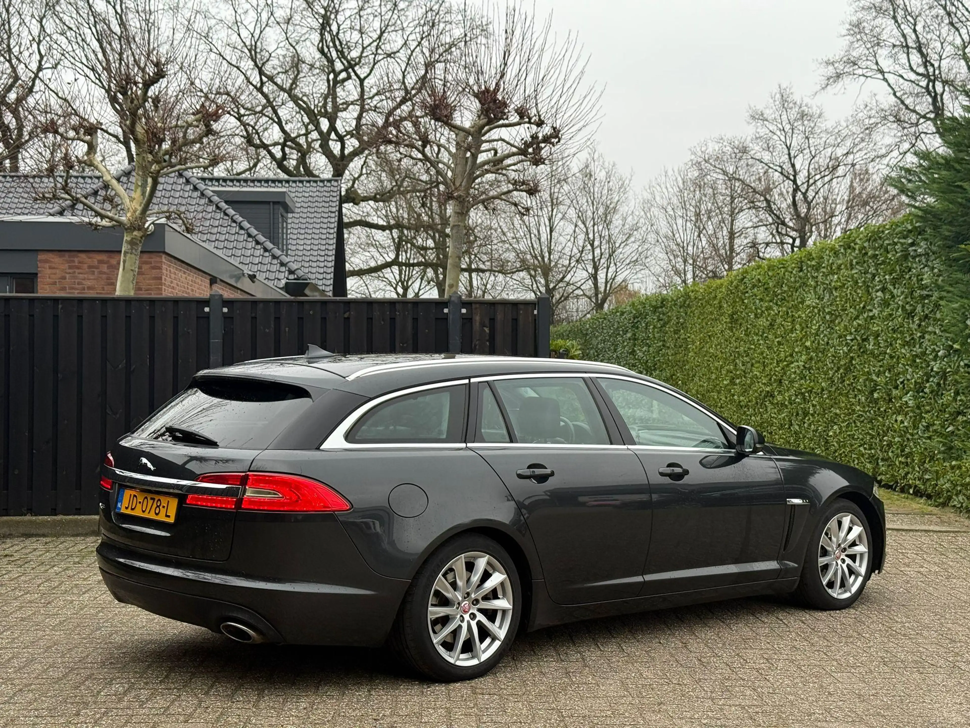 Jaguar XF Sportbrake 2.2D — photo 3