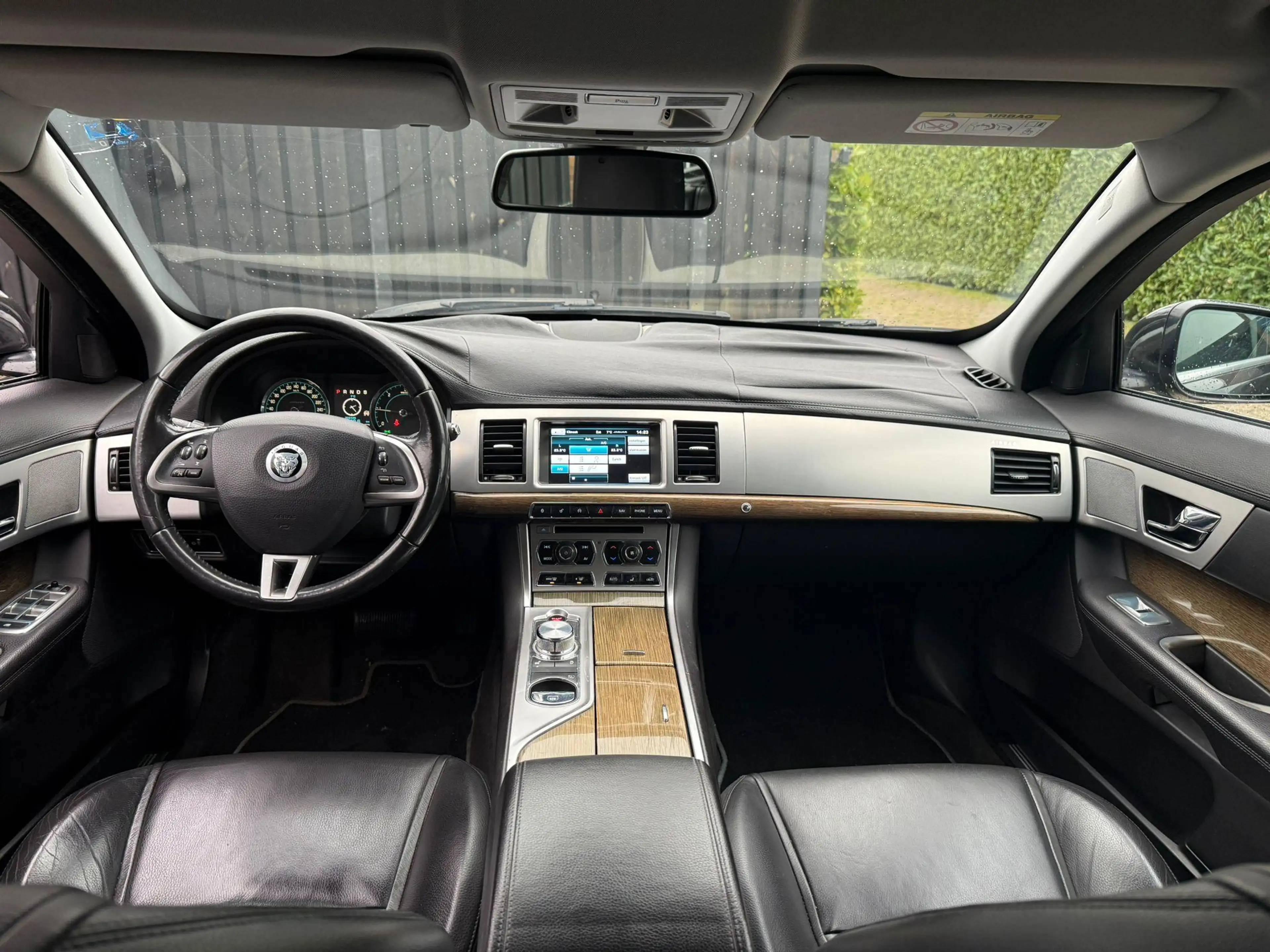 Jaguar XF Sportbrake 2.2D — photo 2