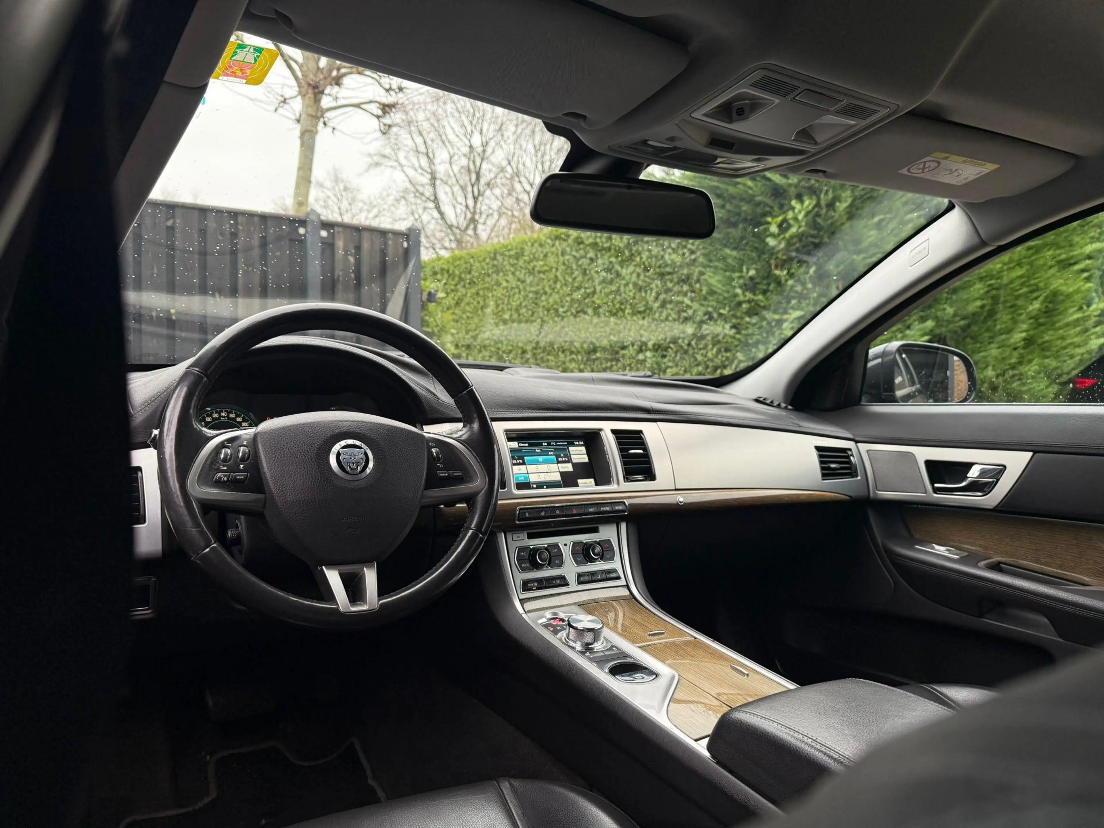 Jaguar XF Sportbrake 2.2D — photo 15
