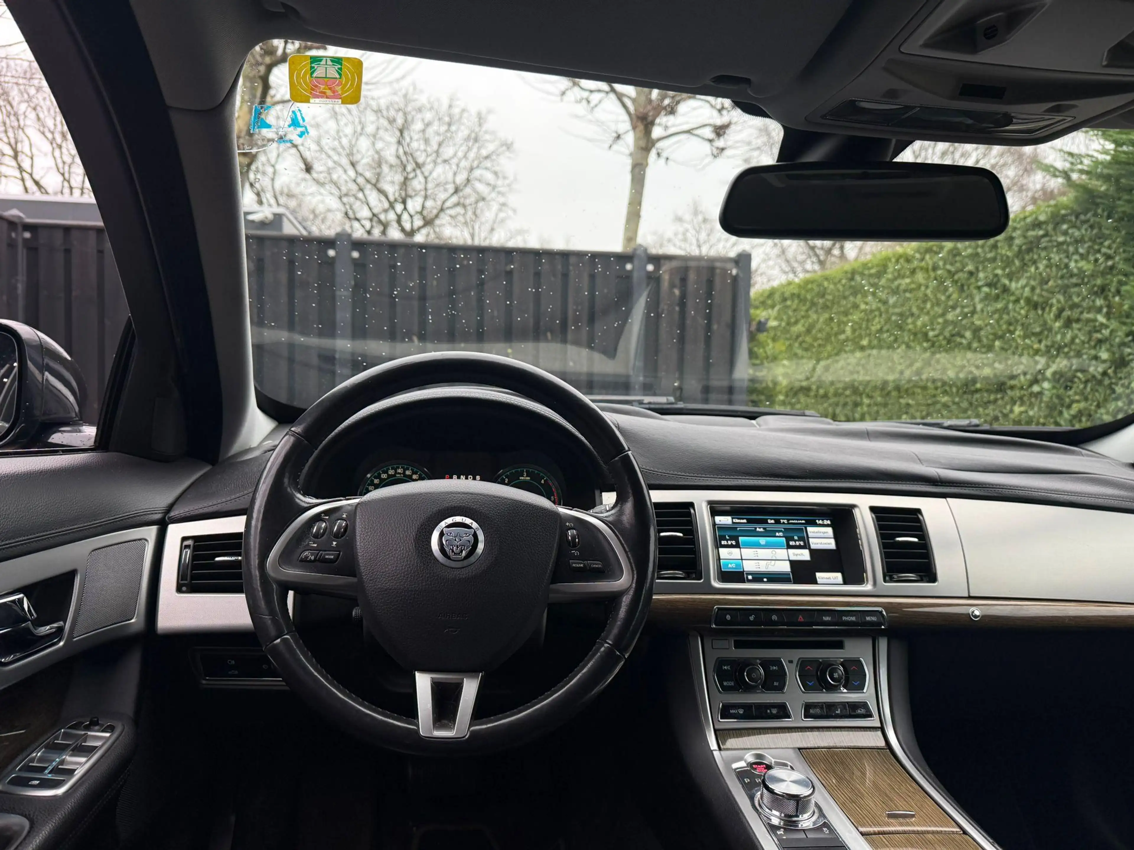 Jaguar XF Sportbrake 2.2D — photo 12