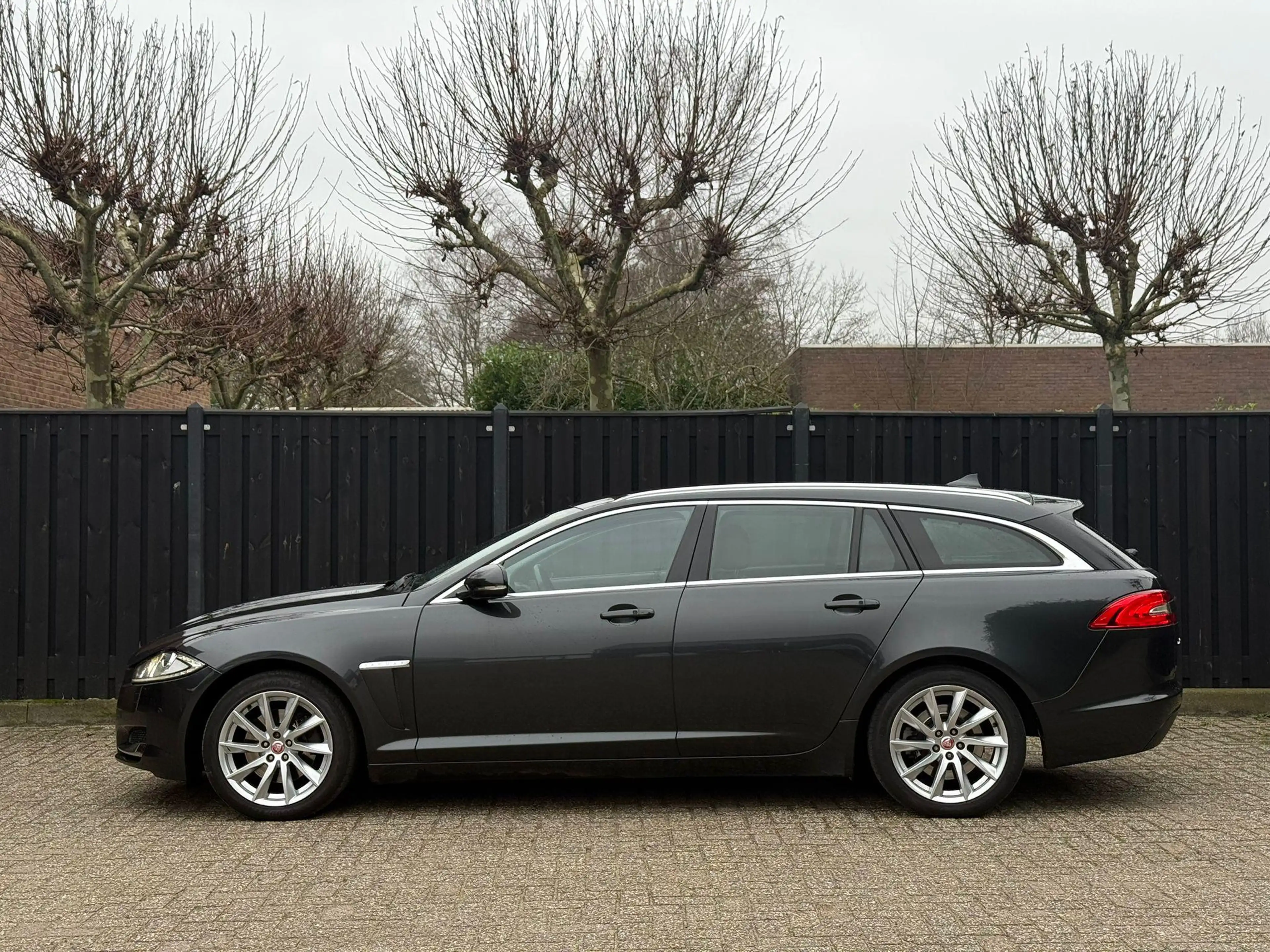 Jaguar XF Sportbrake 2.2D — photo 5