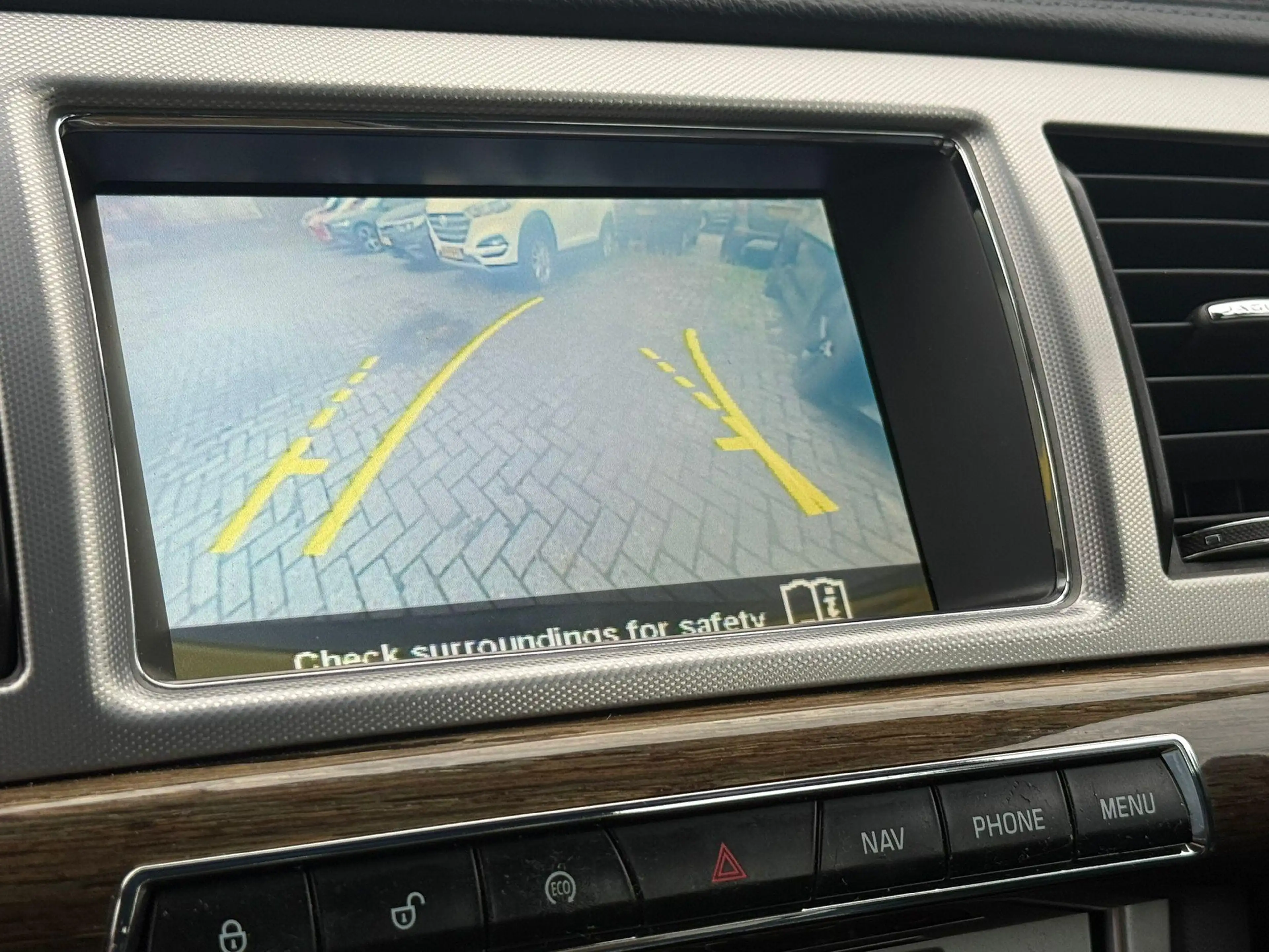 Jaguar XF Sportbrake 2.2D — photo 10