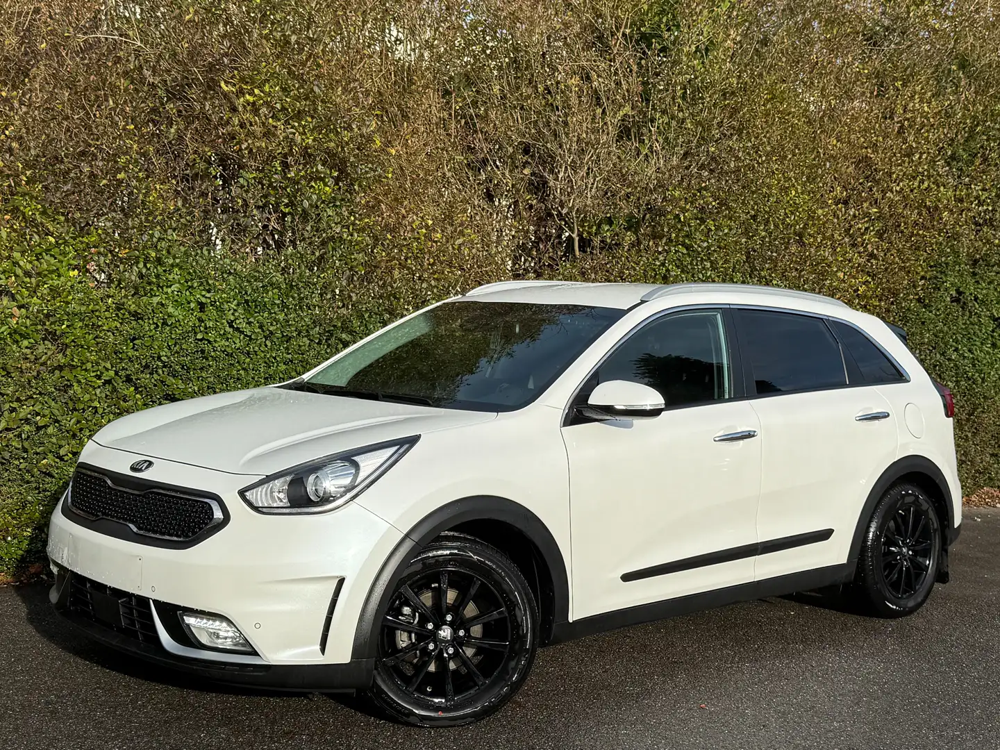 Kia Niro HEV 1.6 GDi+NAVI+CAMERA+CARNET KIA+SEMI CUIR+EU 6B Blanc - 1