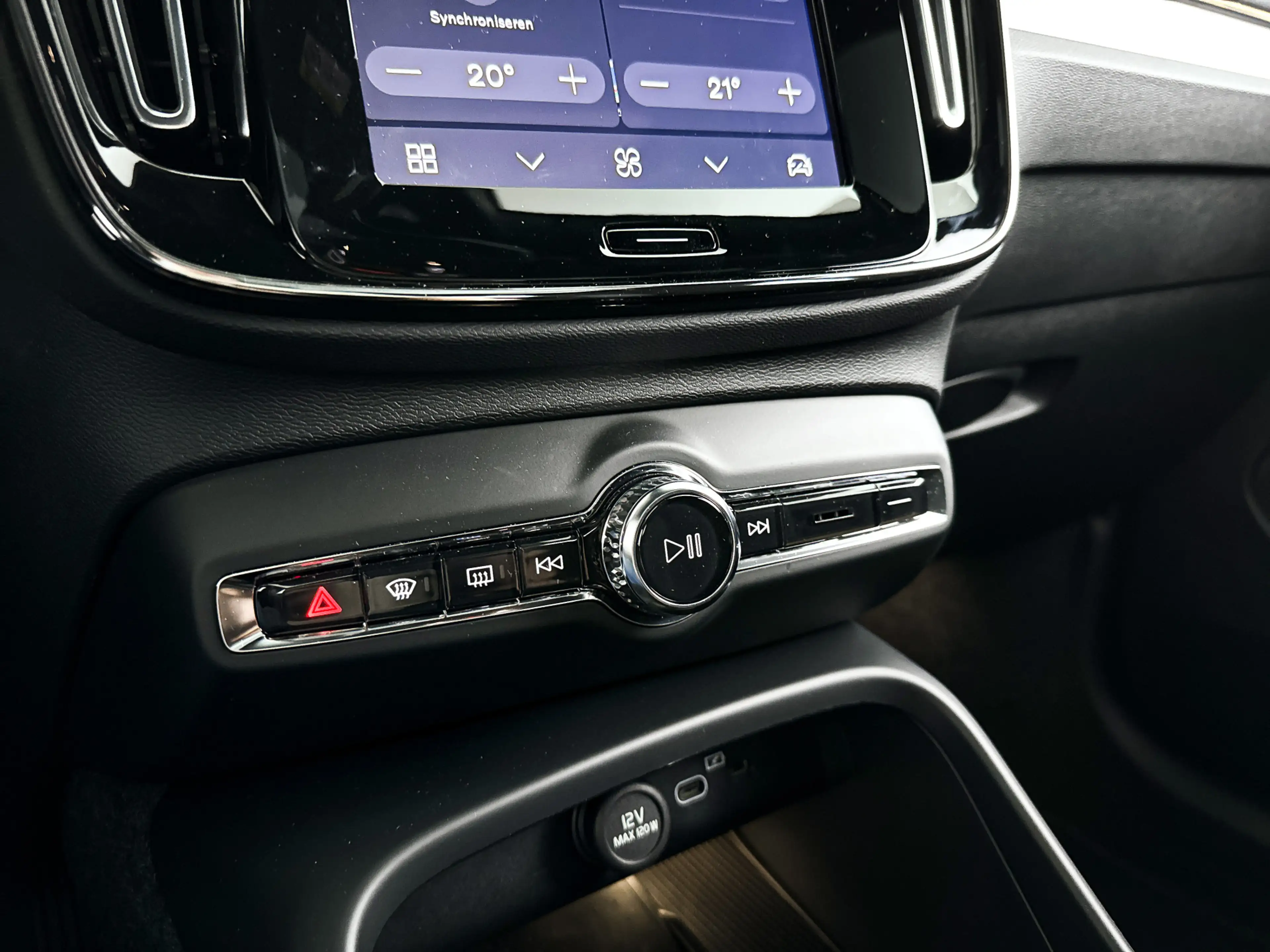 Volvo XC40 B4 Plus Dark | Panoramadak | 360° camera | Harman — photo 28