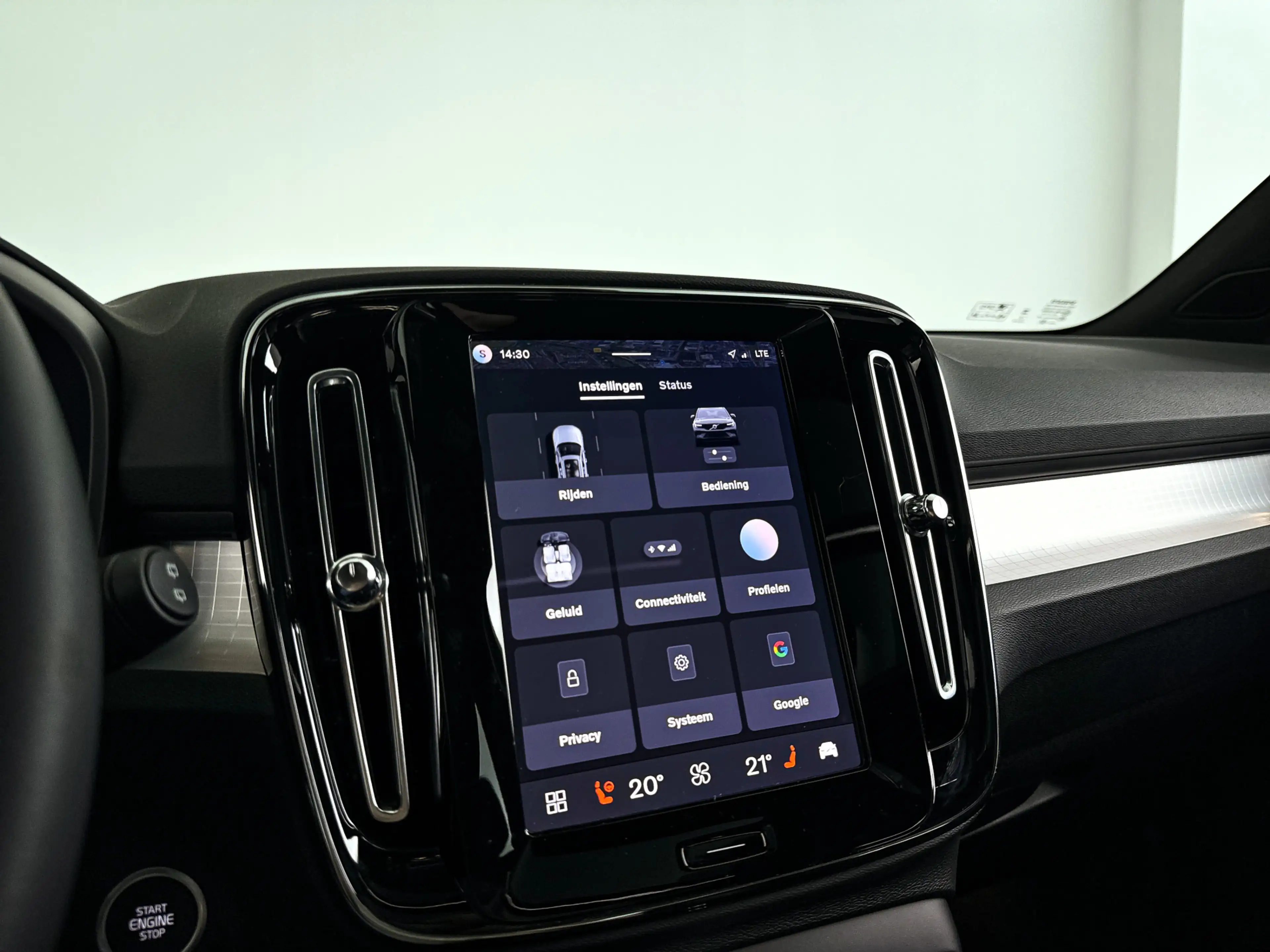 Volvo XC40 B4 Plus Dark | Panoramadak | 360° camera | Harman — photo 26