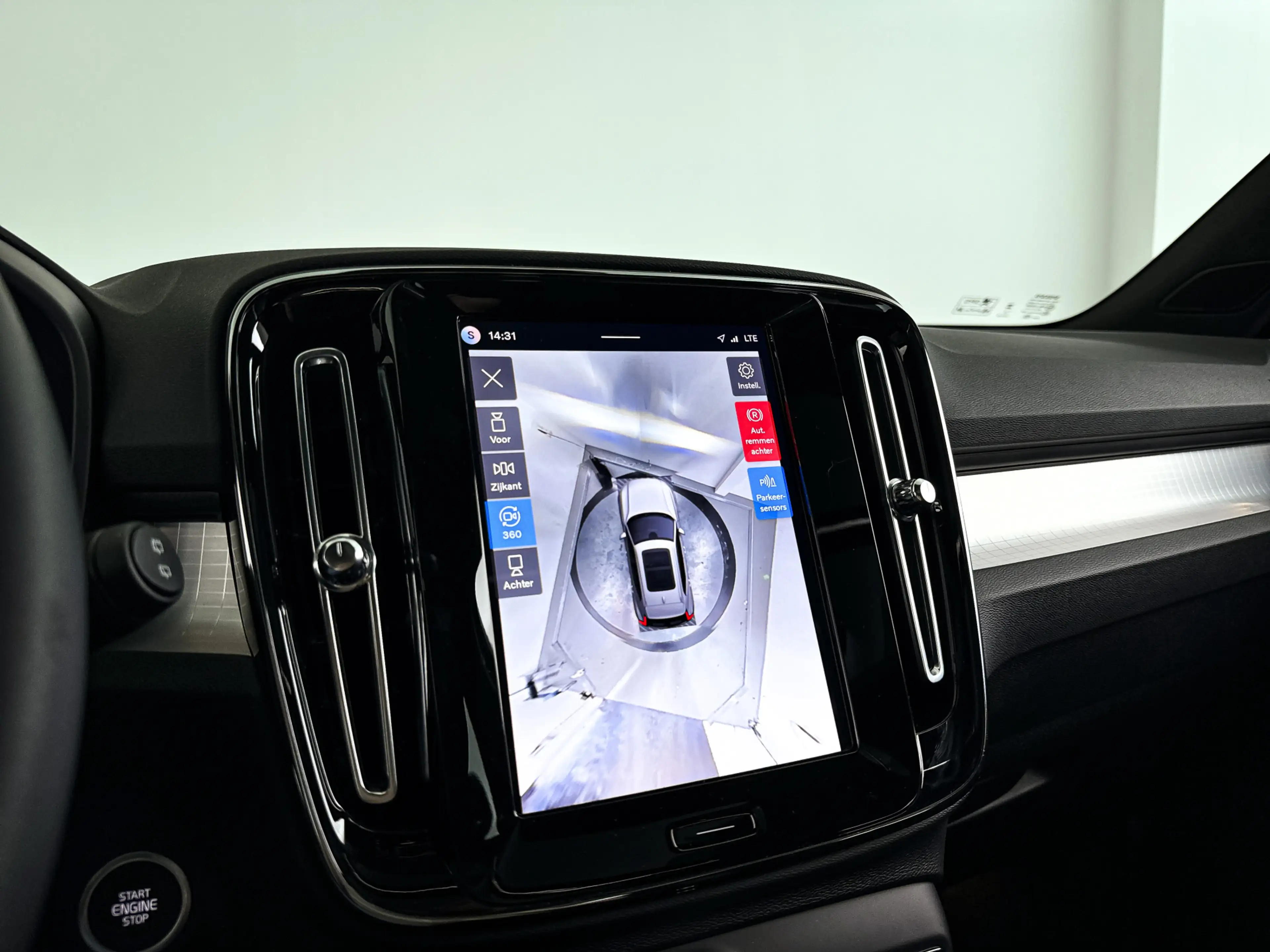 Volvo XC40 B4 Plus Dark | Panoramadak | 360° camera | Harman — photo 25