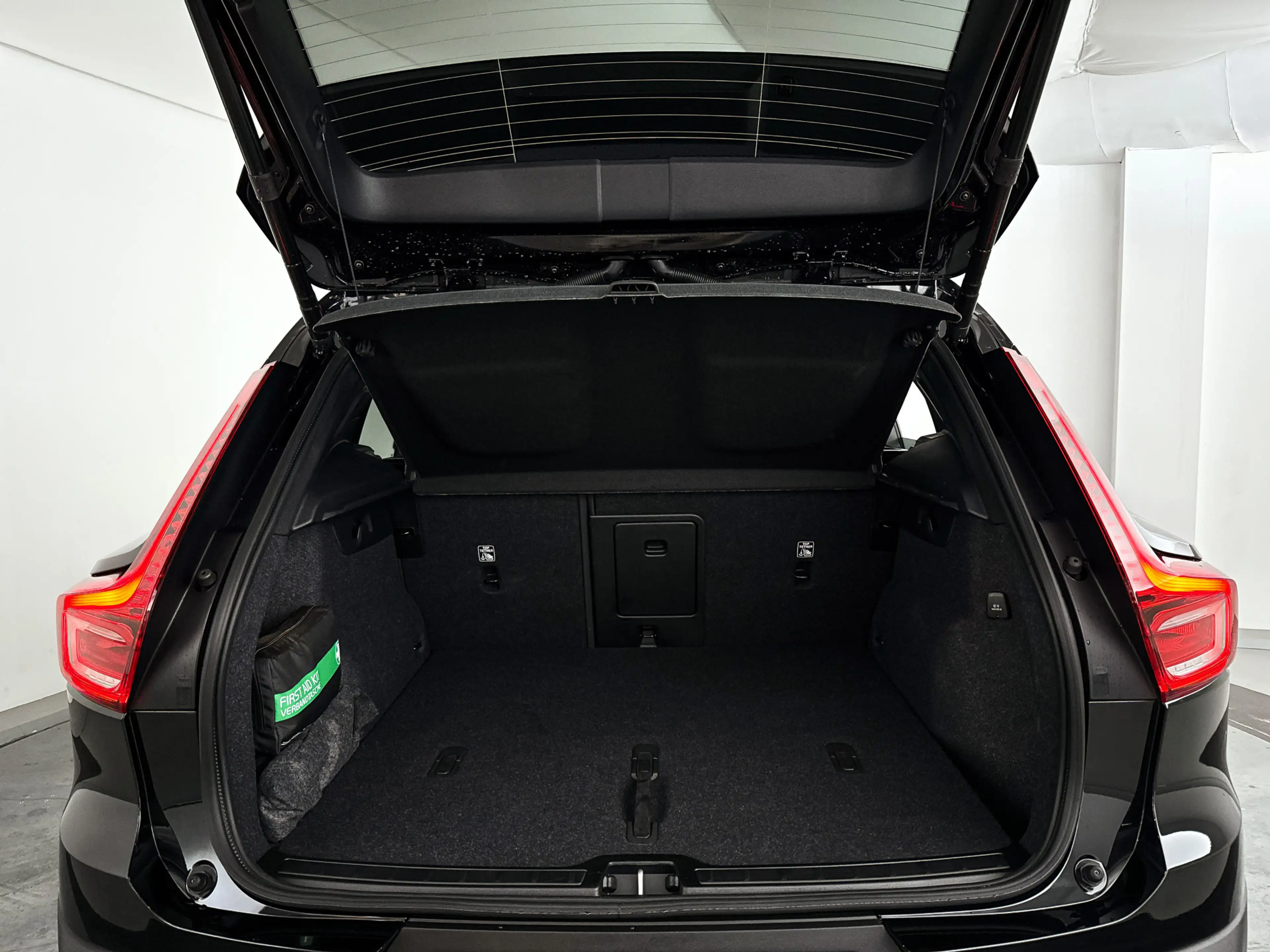 Volvo XC40 B4 Plus Dark | Panoramadak | 360° camera | Harman — photo 14
