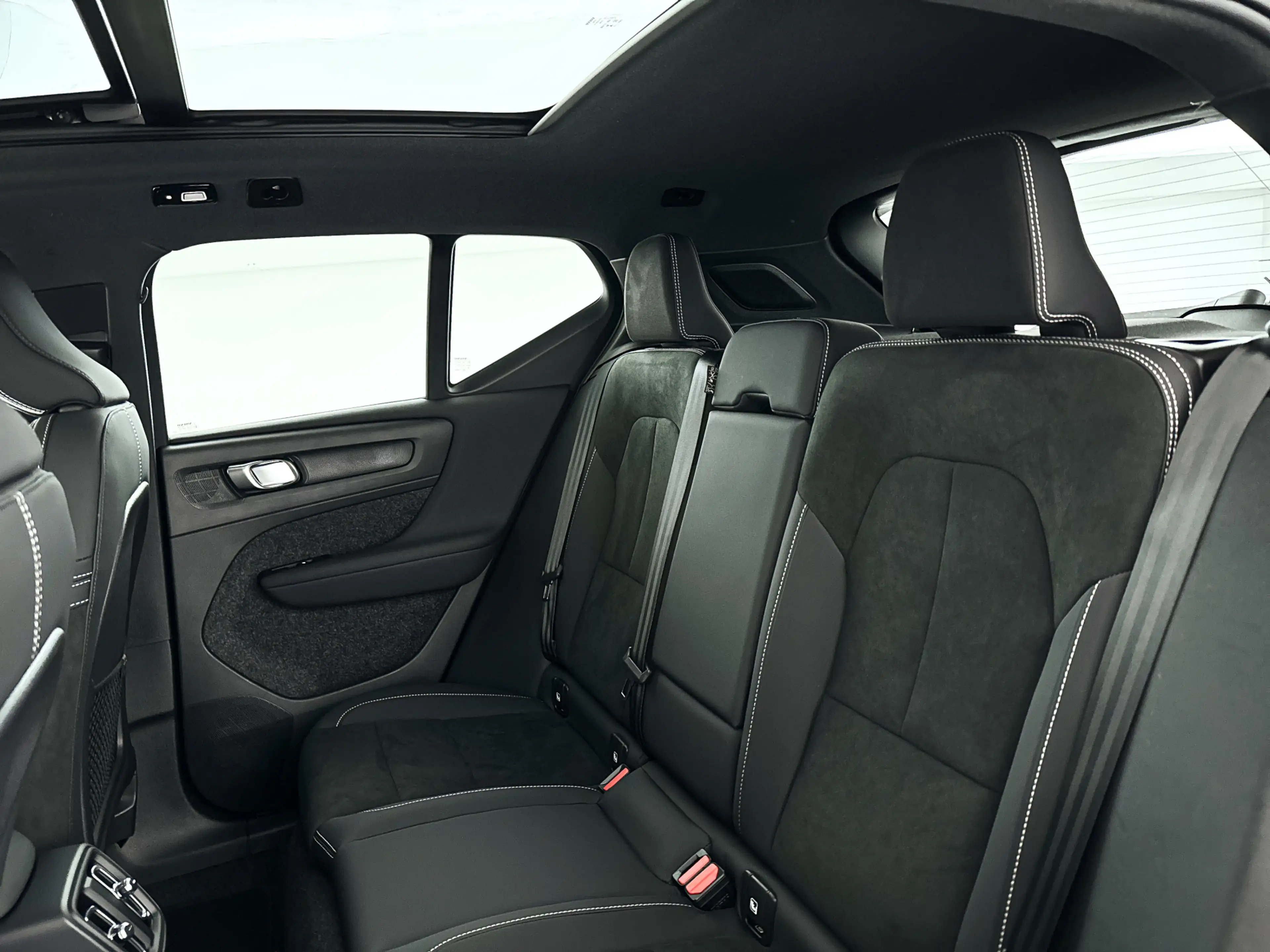 Volvo XC40 B4 Plus Dark | Panoramadak | 360° camera | Harman — photo 13