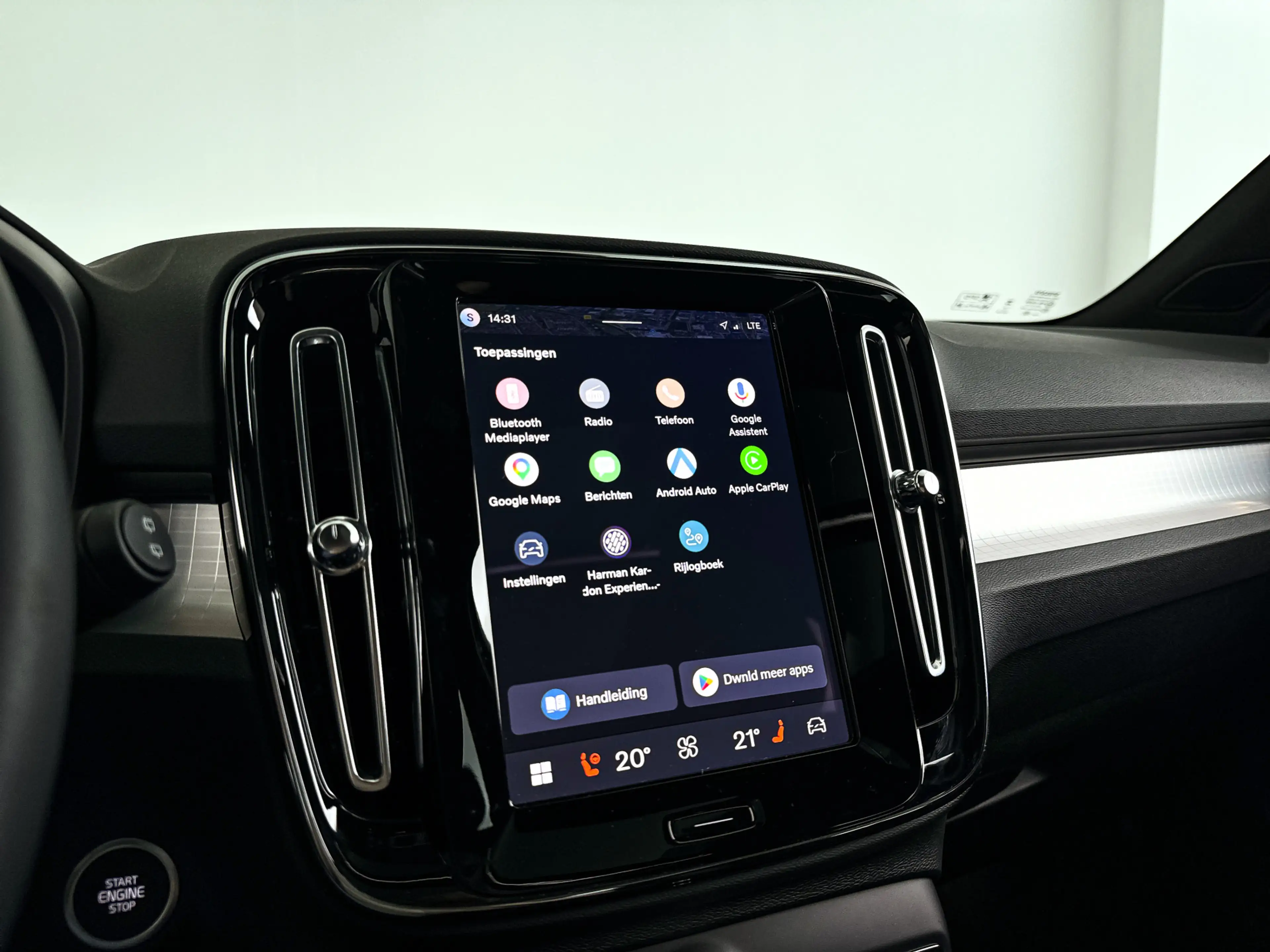Volvo XC40 B4 Plus Dark | Panoramadak | 360° camera | Harman — photo 24