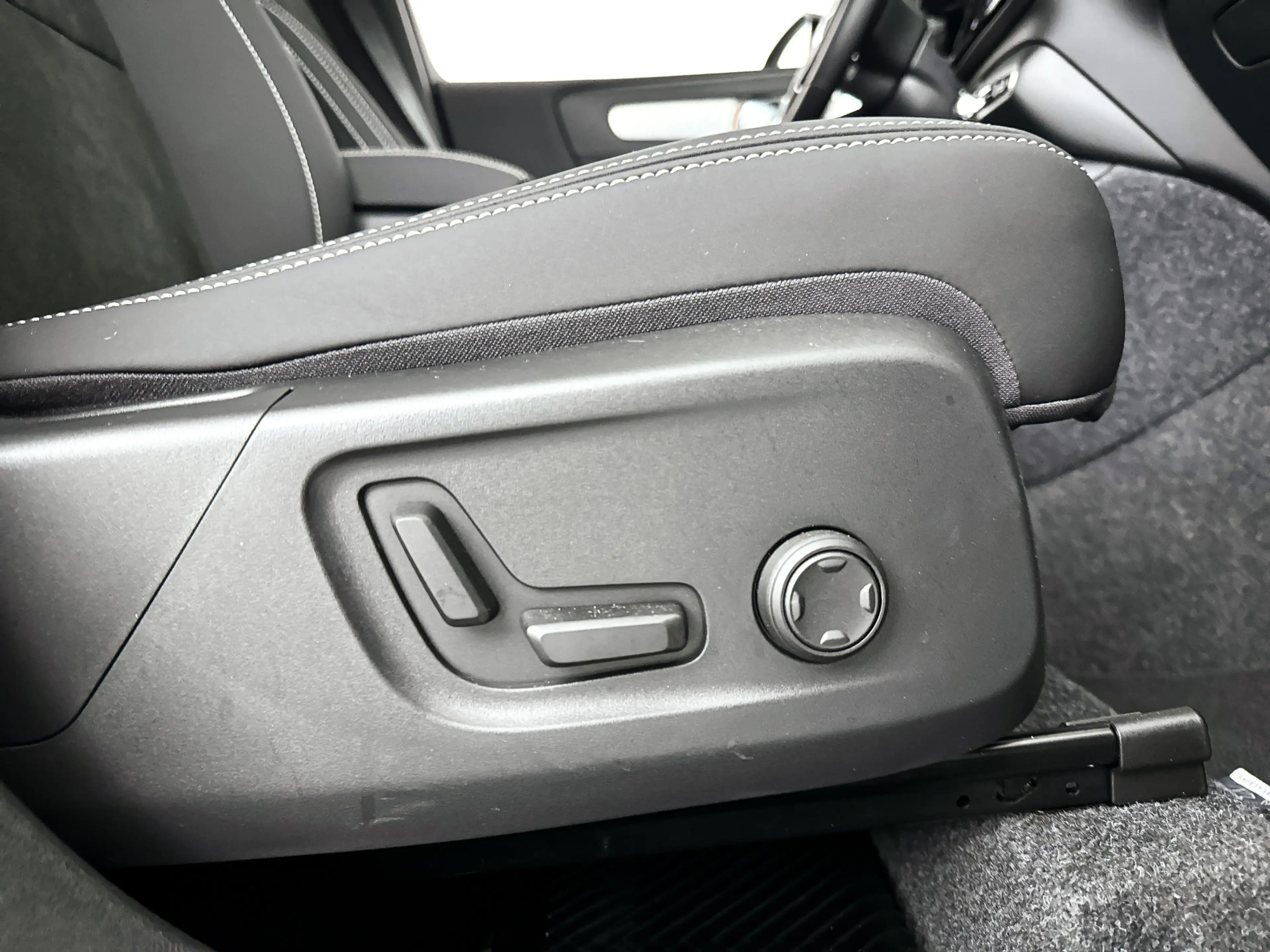 Volvo XC40 B4 Plus Dark | Panoramadak | 360° camera | Harman — photo 33