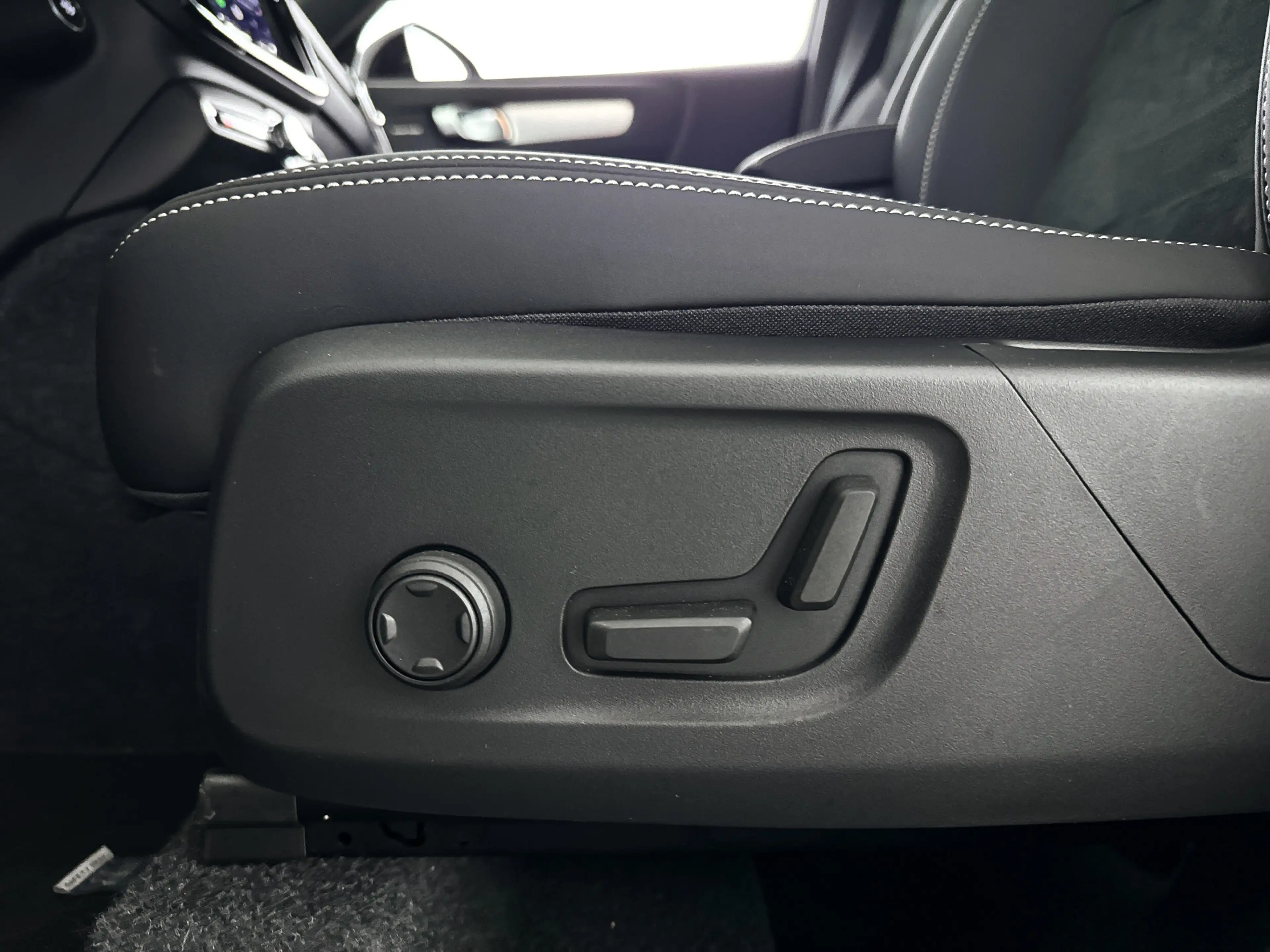 Volvo XC40 B4 Plus Dark | Panoramadak | 360° camera | Harman — photo 7