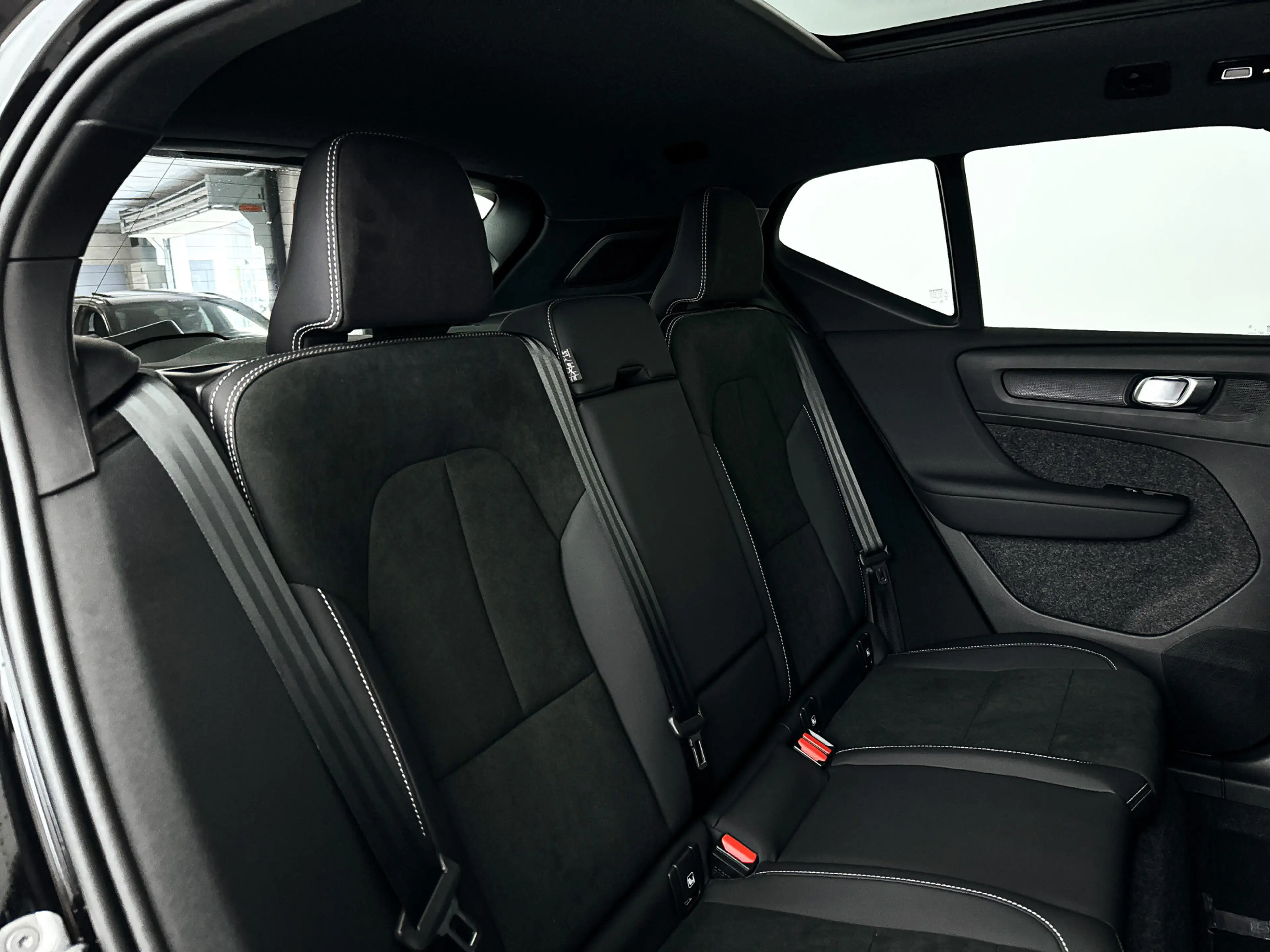 Volvo XC40 B4 Plus Dark | Panoramadak | 360° camera | Harman — photo 36