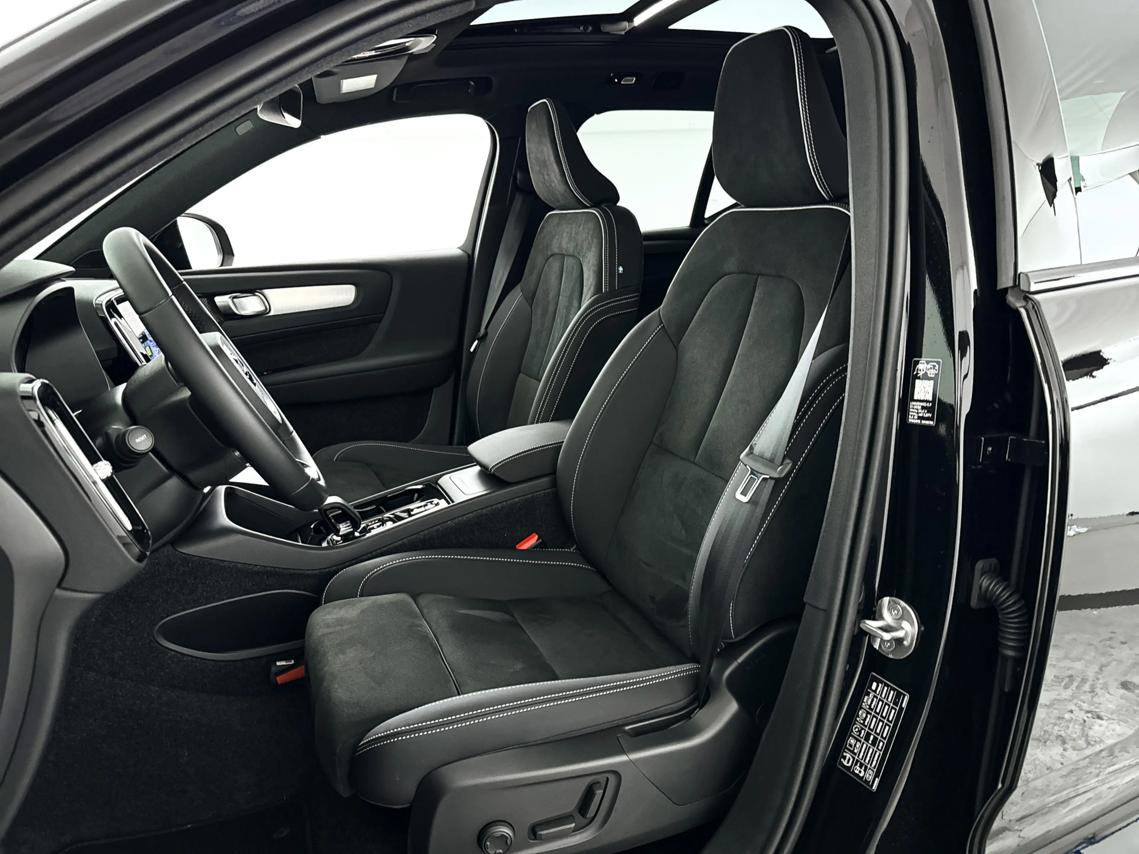 Volvo XC40 B4 Plus Dark | Panoramadak | 360° camera | Harman — photo 6