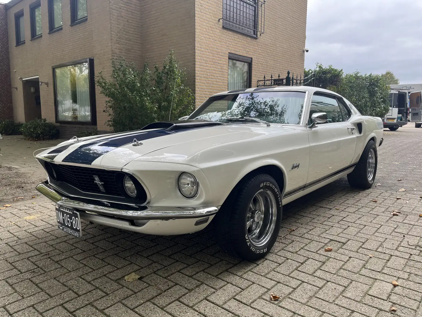 Ford Mustang MACH 1 V 8 390 Motor Weiß - 1
