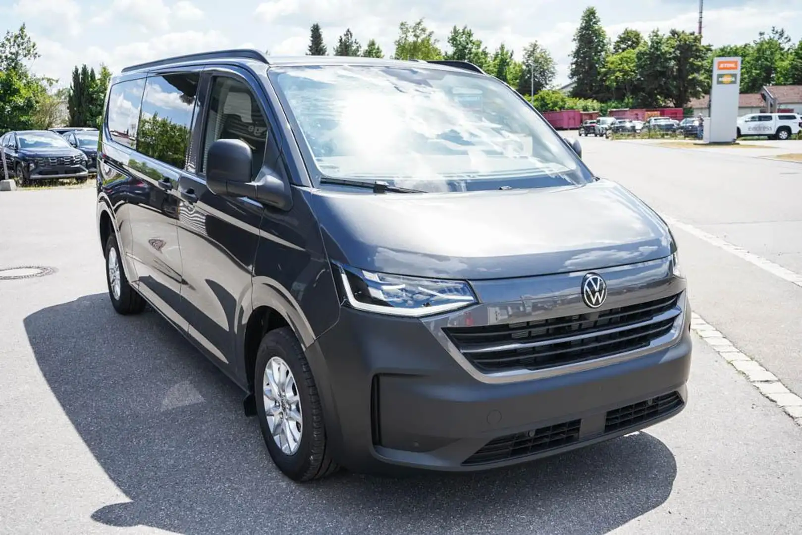 Volkswagen T7 Caravelle 2,0 TDI DSG langer  -LAG. 110 kW (150 PS), Auto... Szary - 1