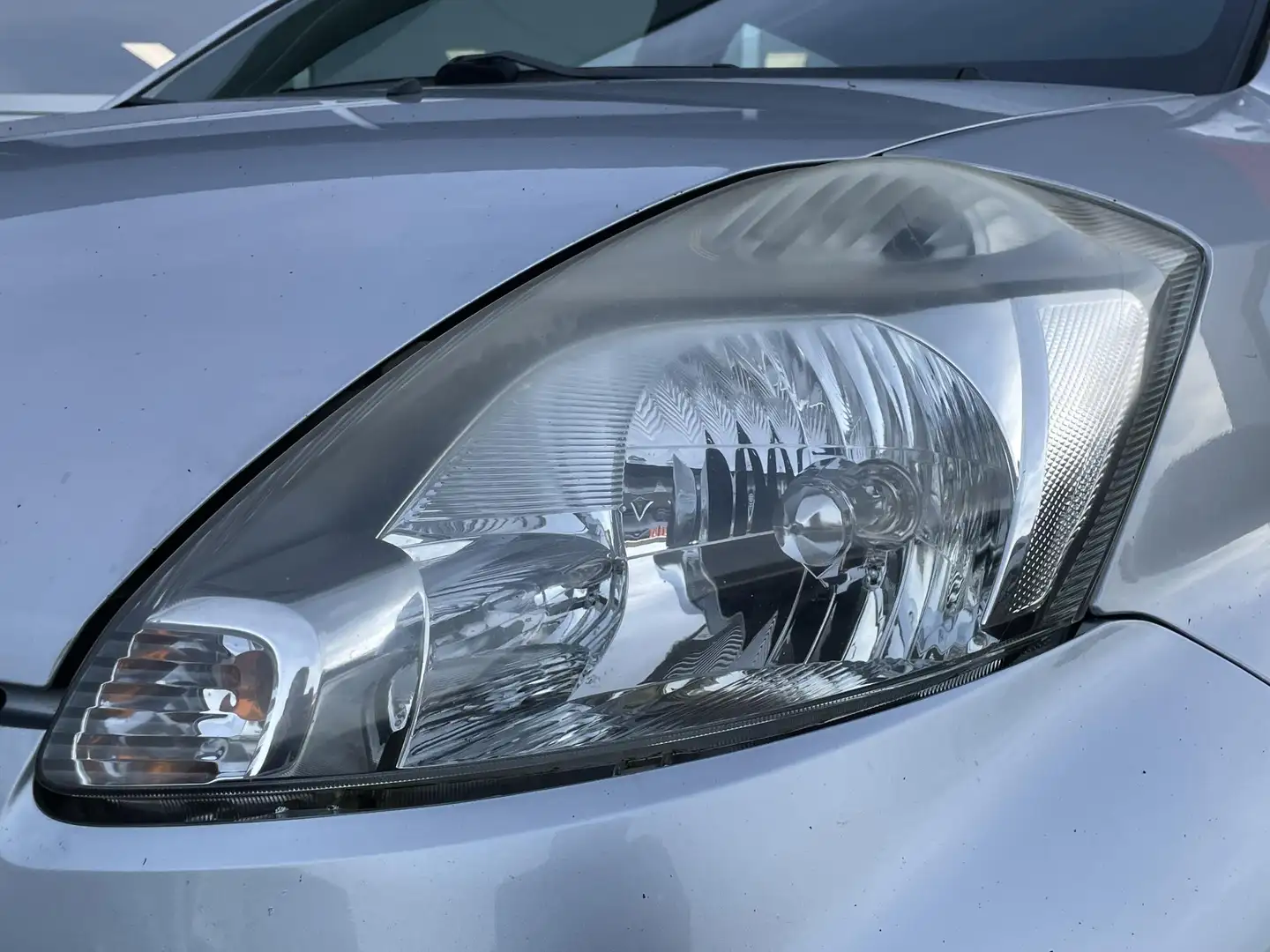 Subaru Justy 1.0 Comfort - Airconditioning - Lichtmetalen velge Grijs - 2