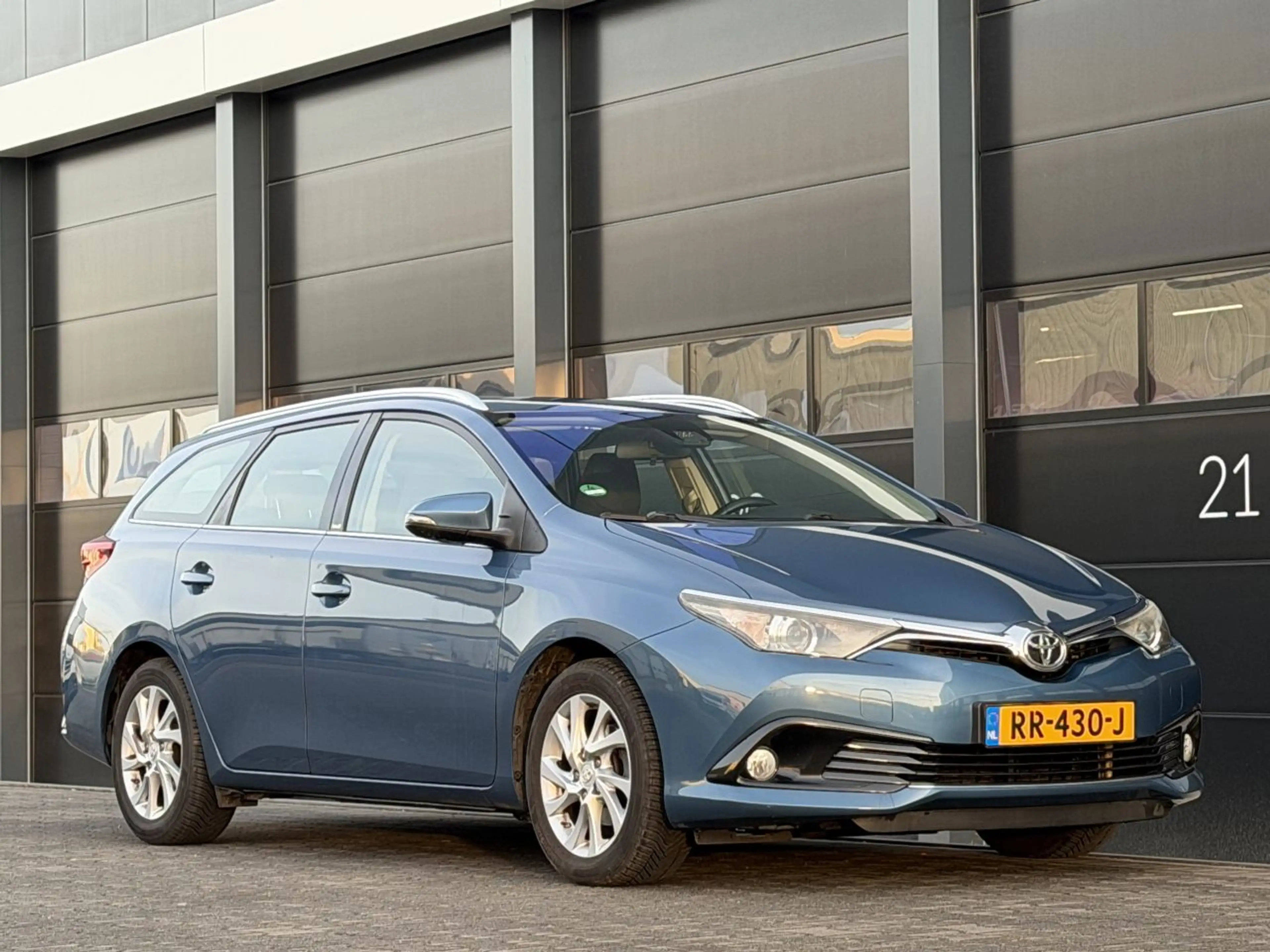 Toyota Auris 1.6d Navi Camera Clima EURO-6 — photo 4