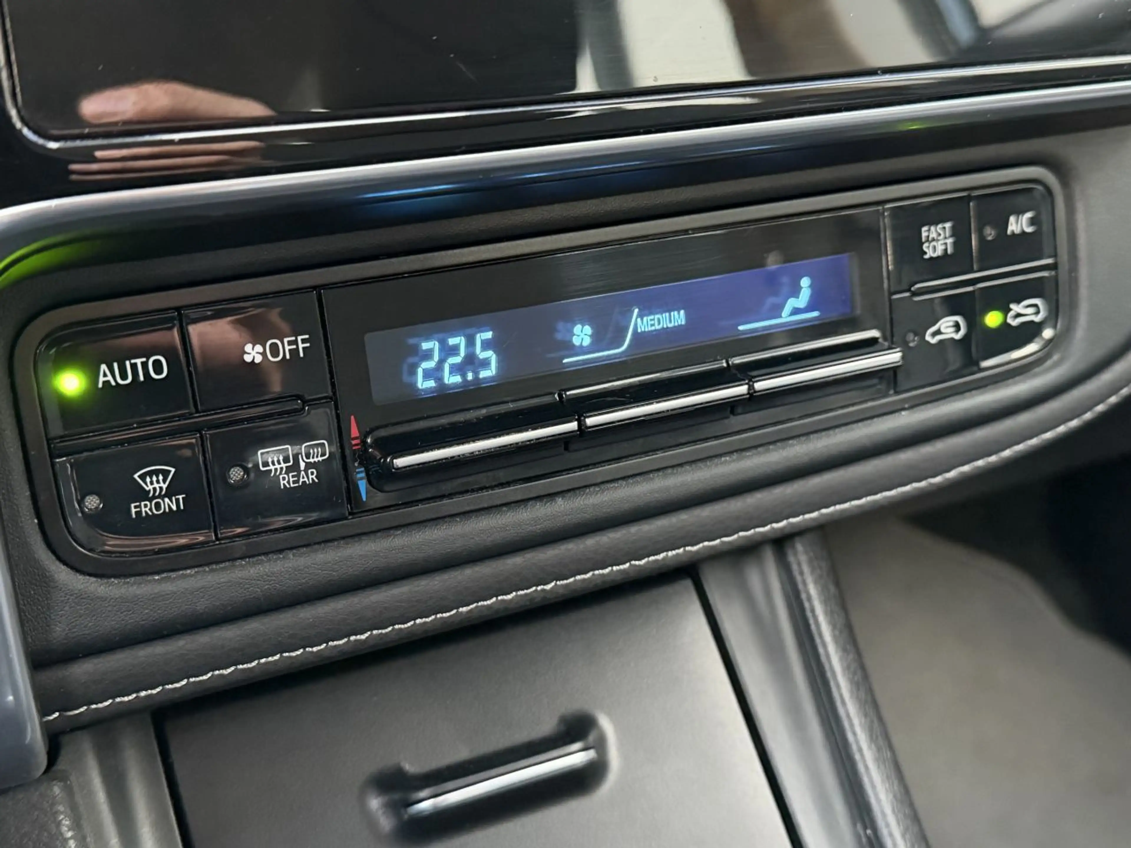 Toyota Auris 1.6d Navi Camera Clima EURO-6 — photo 13