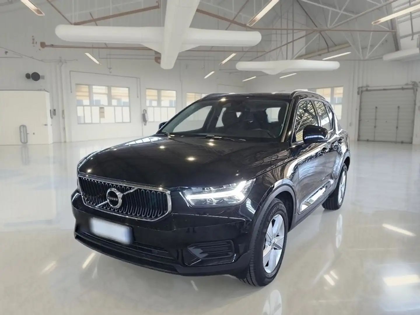 Volvo XC40 T2 automatico Momentum Core - 1
