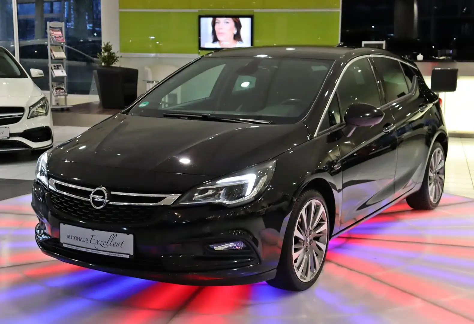 Opel Astra Lim.Automatik Ultimate*LEDER*NAVI*SHZ*LED* Schwarz - 1