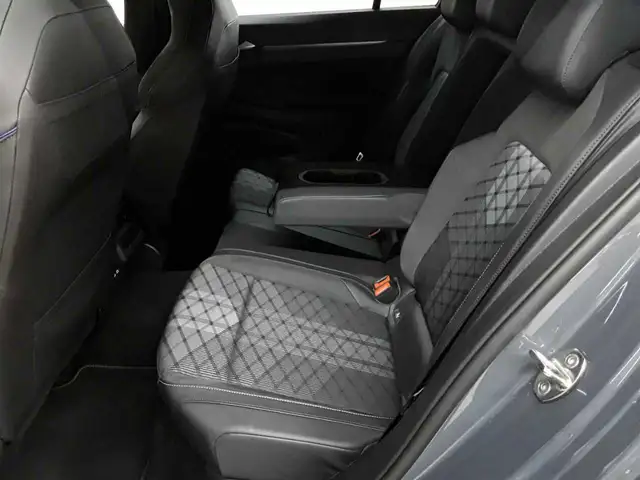 Volkswagen Golf view 13