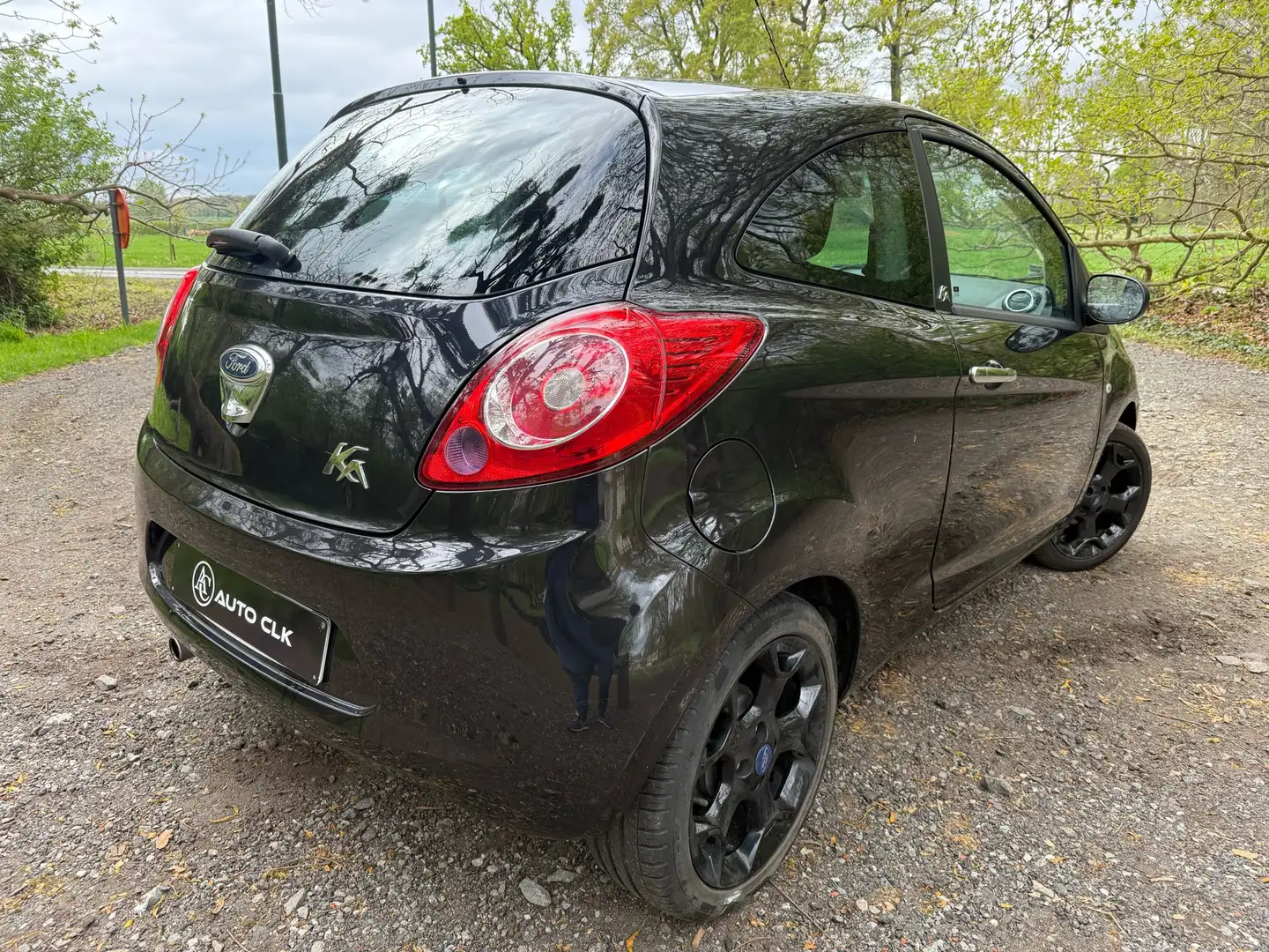 Ford Ka/Ka+ Ka 1.2i Série INDIVIDUAL Faible KM Airco USB Noir - 2