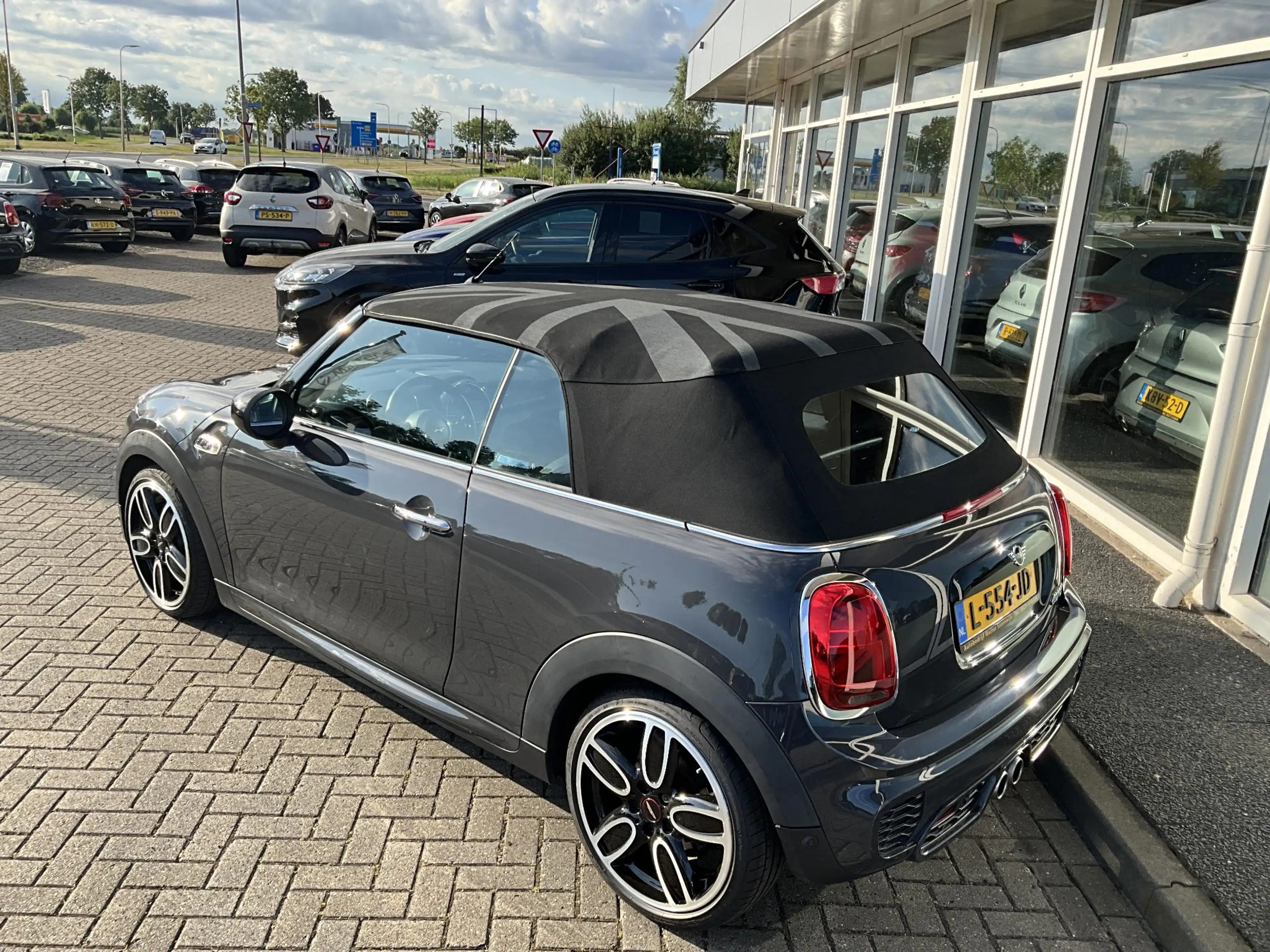 MINI Cooper S Cabrio 2.0 JCW CAMERA — photo 22
