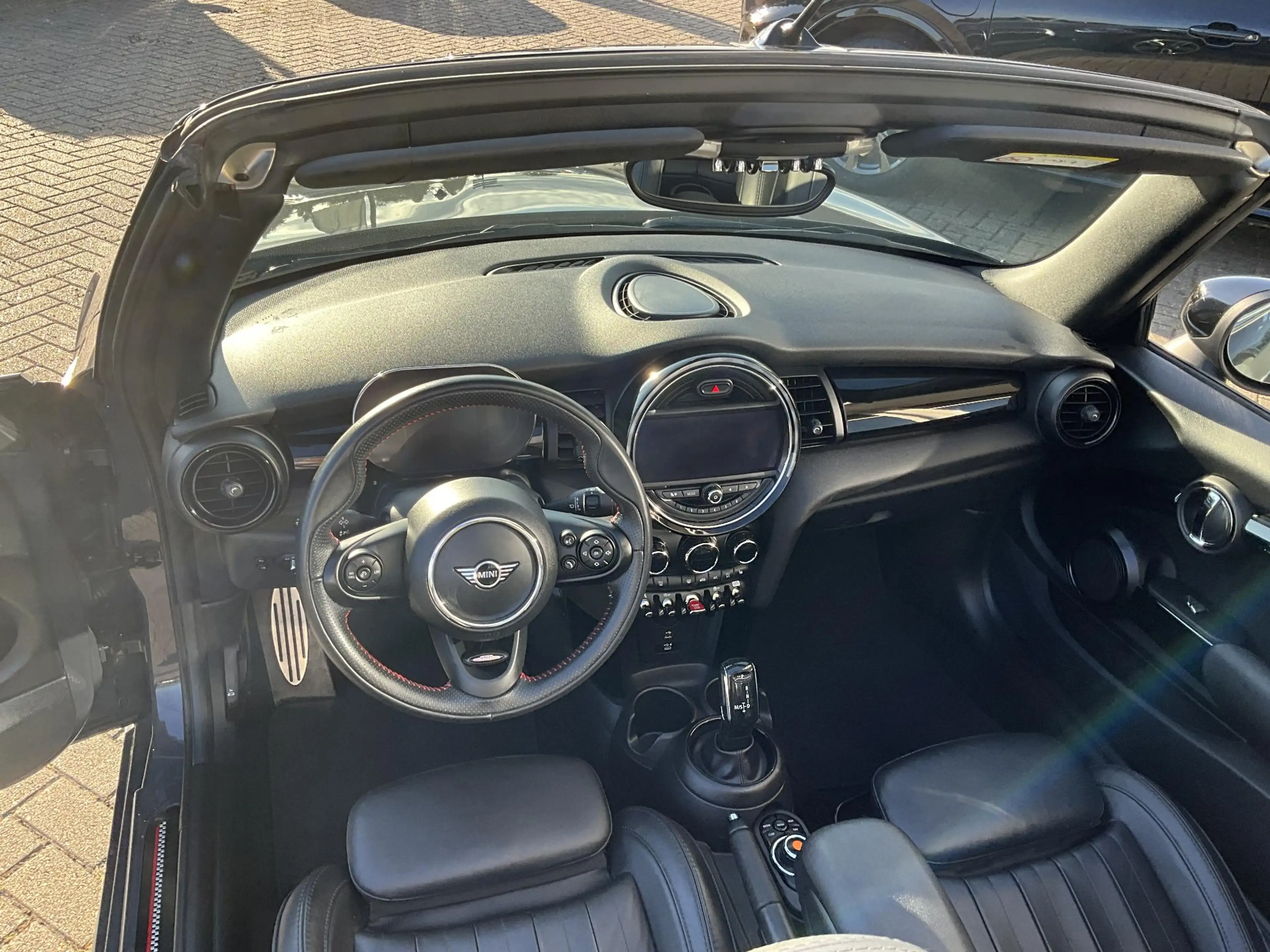 MINI Cooper S Cabrio 2.0 JCW CAMERA — photo 11