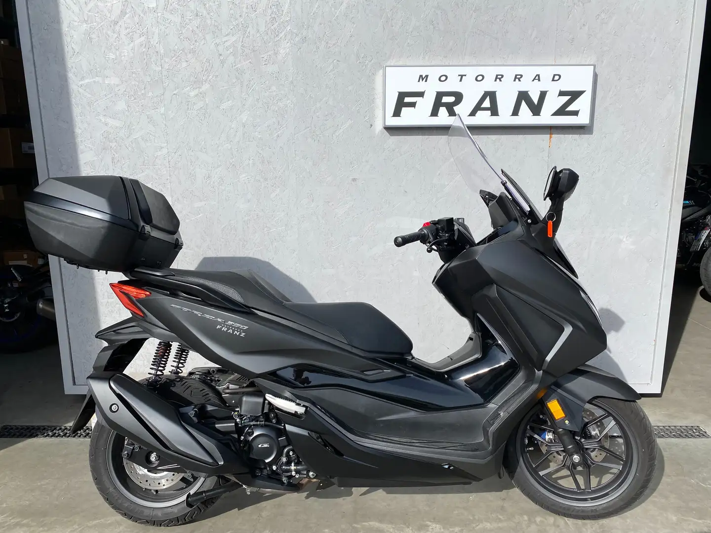 Honda Forza 350 Negro - 1