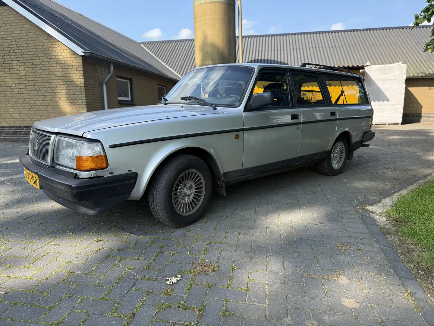 Volvo 245 2.3 GLE Grau - 1