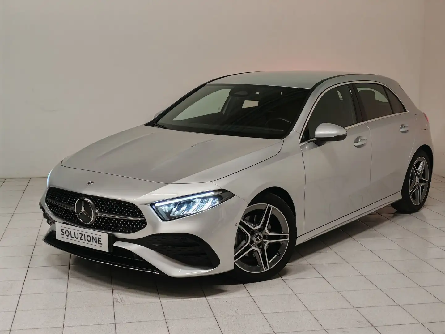 Mercedes-Benz A 200 A 200 d Automatic Premium AMG Line IVA ESPOSTA Plateado - 1