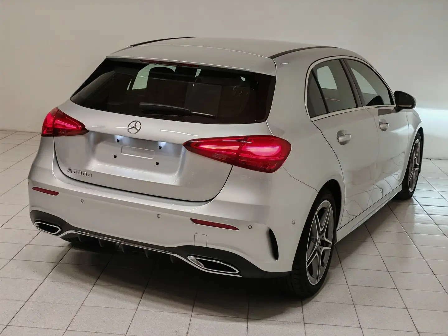 Mercedes-Benz A 200 A 200 d Automatic Premium AMG Line IVA ESPOSTA Plateado - 2