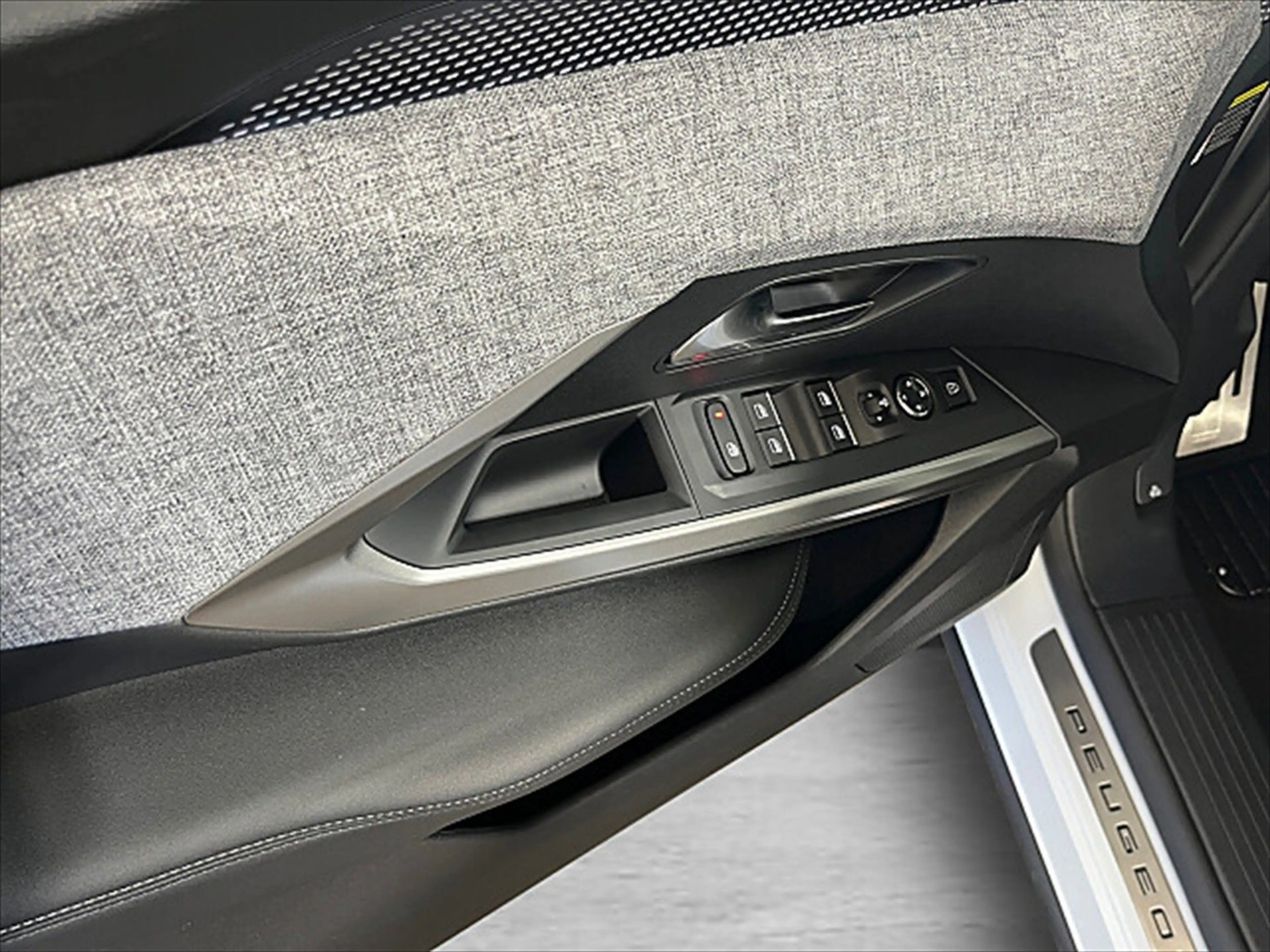 Peugeot 5008 1.2 145 GT Exclusive ACC Alcantara LED Navi — photo 12