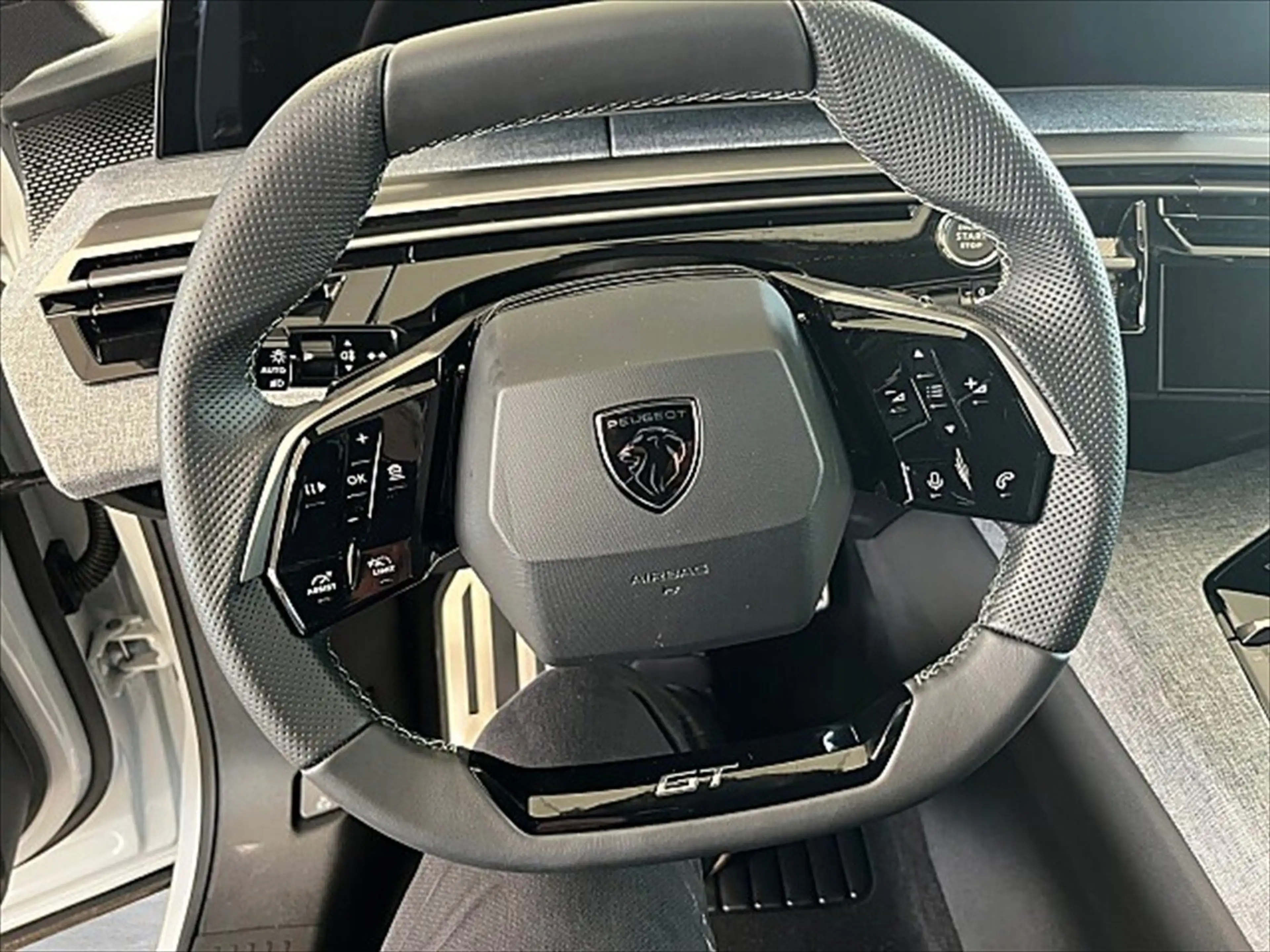 Peugeot 5008 1.2 145 GT Exclusive ACC Alcantara LED Navi — photo 9