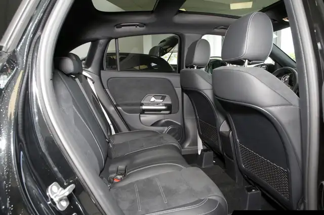 Mercedes-Benz Gla view 9