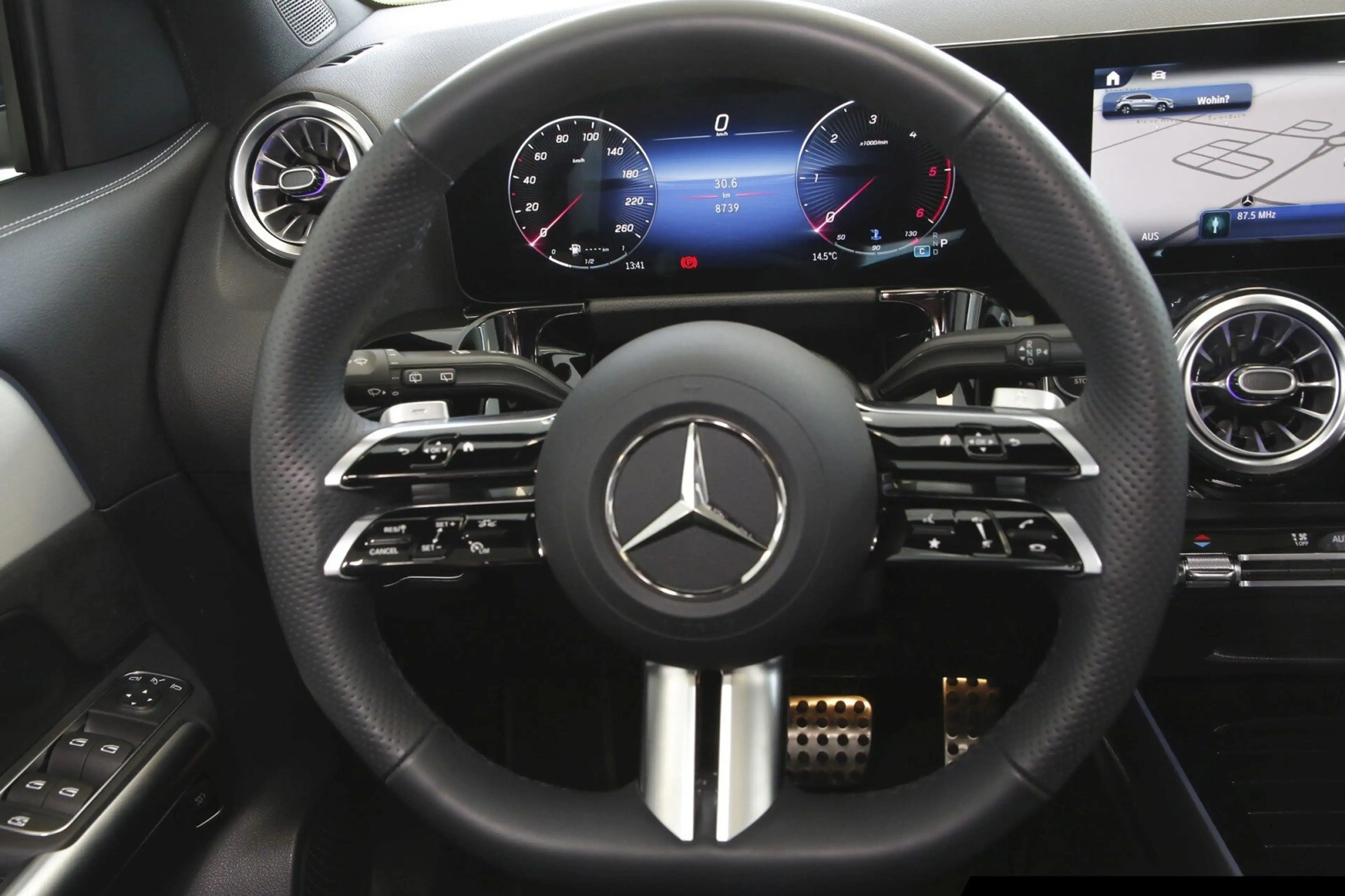 Mercedes-Benz GLA 220 GLA 220 d 4M AMG Line Sp Edition/Night/Pano/360° — photo 13