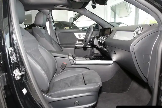 Mercedes-Benz Gla view 6